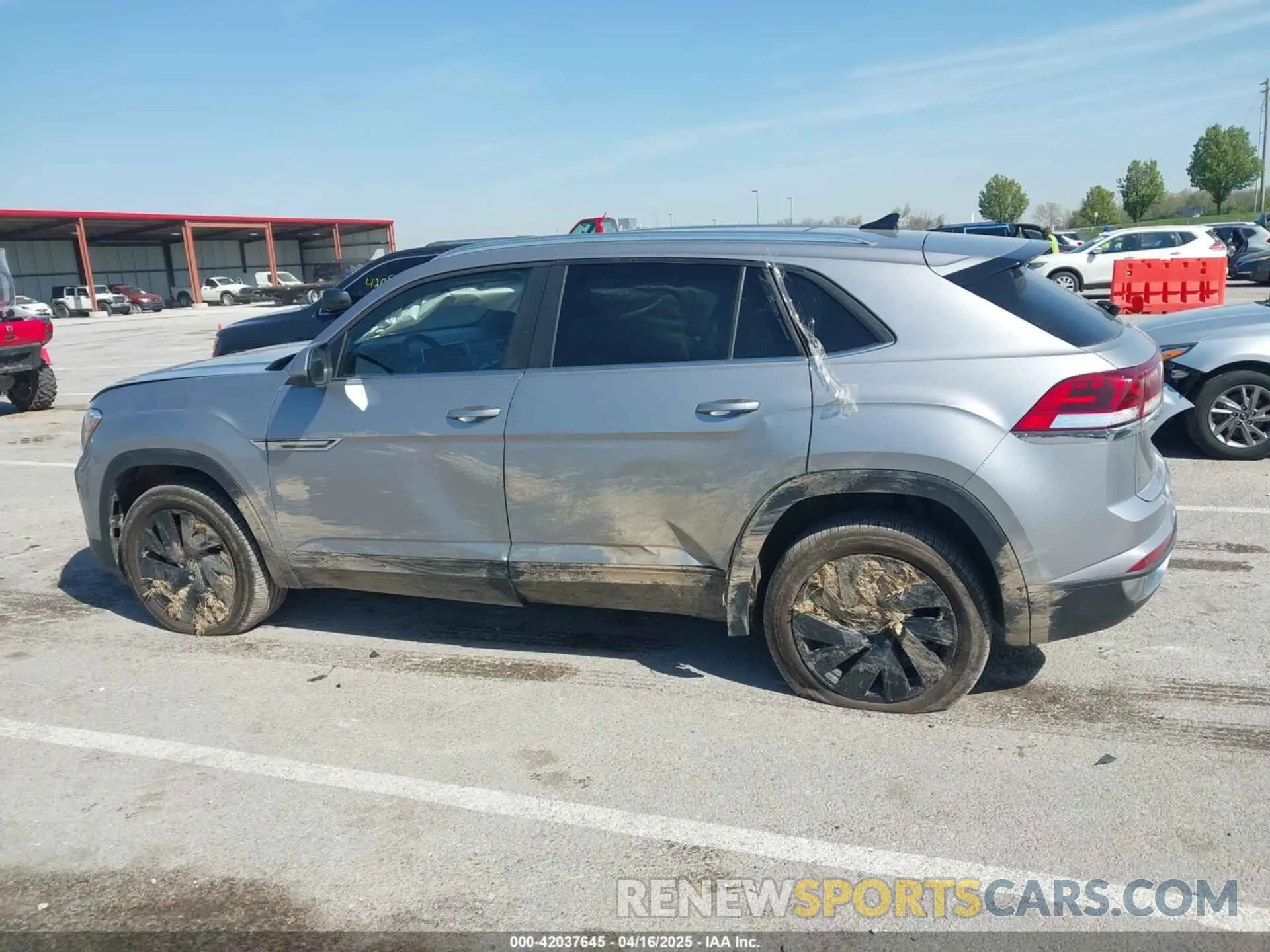 14 fotografías del automóvil dañado 1V2KE2CA3RC243791 VOLKSWAGEN ATLAS CROSS SPORT 2024