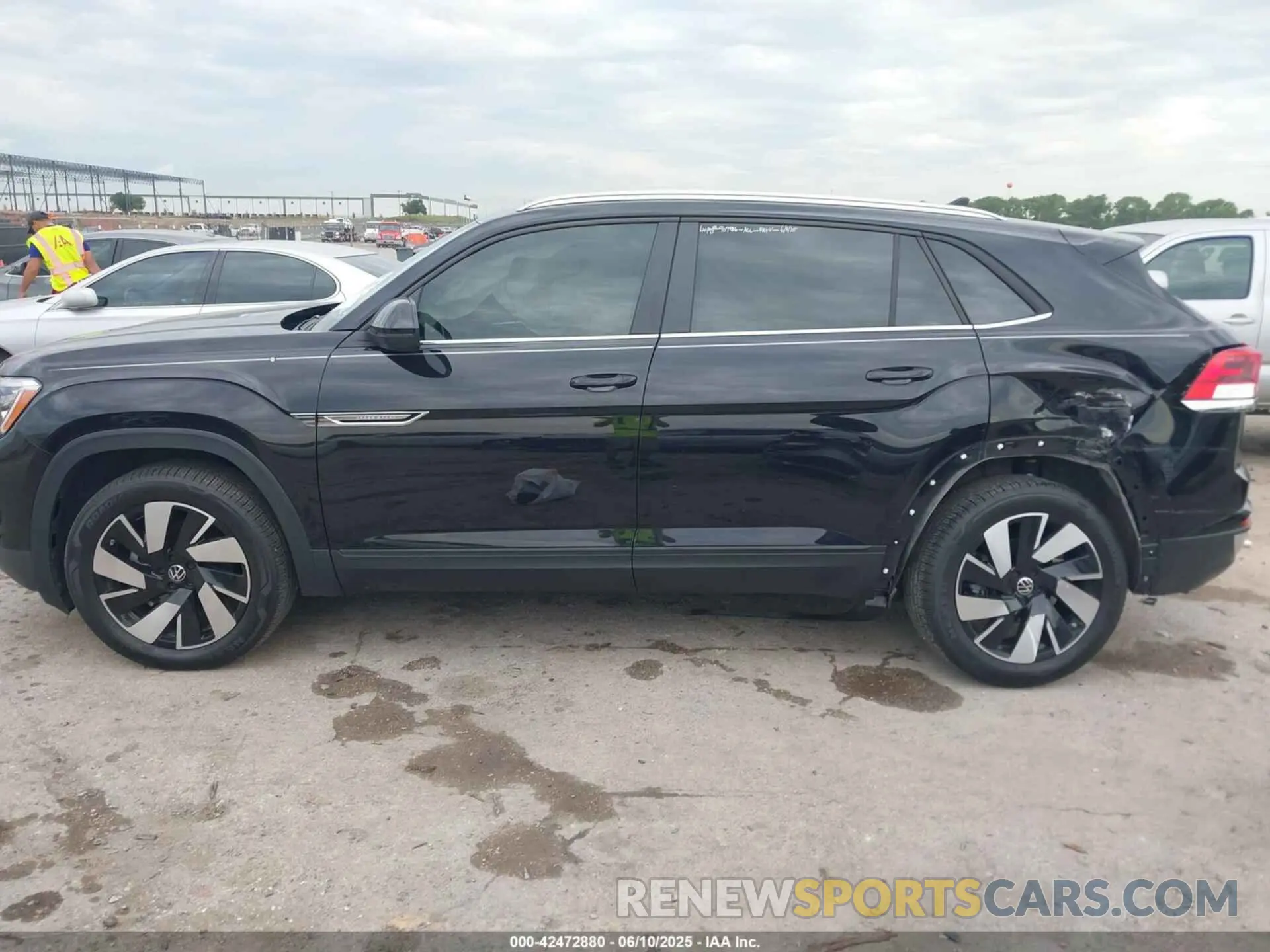 14 fotografías del automóvil dañado 1V2KE2CA3RC253673 VOLKSWAGEN ATLAS CROSS SPORT 2024