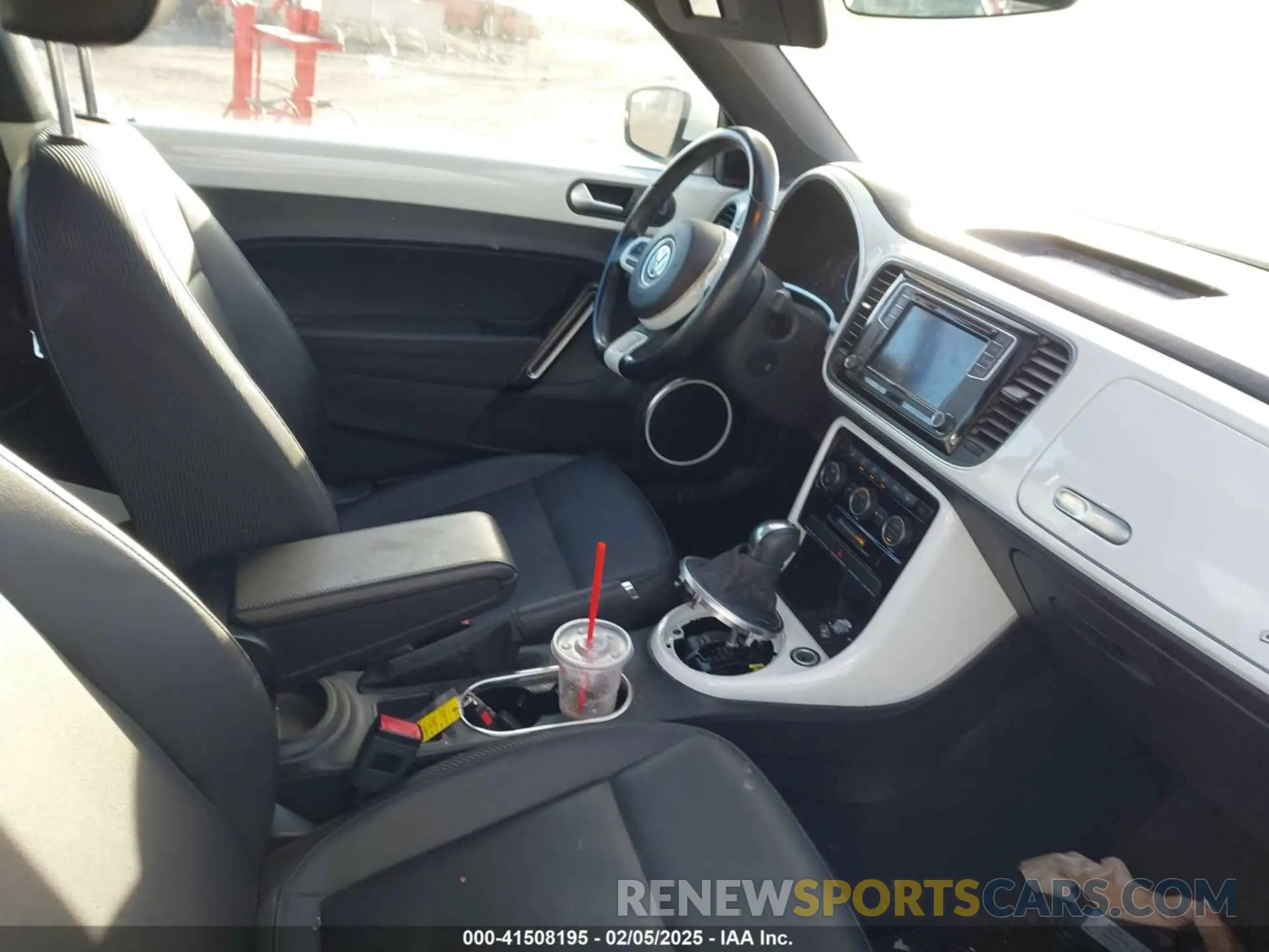 5 fotografías del automóvil dañado 3VWJD7AT6KM713525 VOLKSWAGEN BEETLE 2019