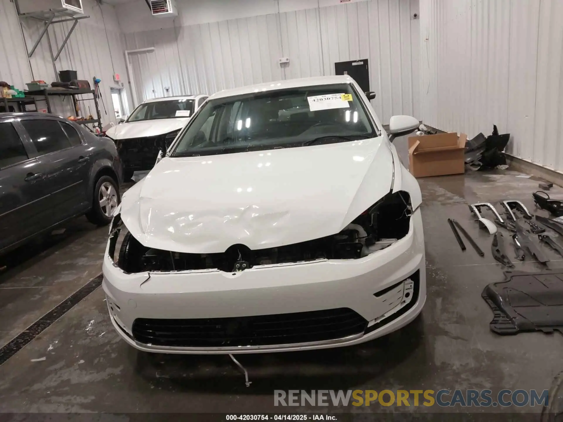 13 fotografías del automóvil dañado WVWKR7AU2KW907826 VOLKSWAGEN E-GOLF 2019