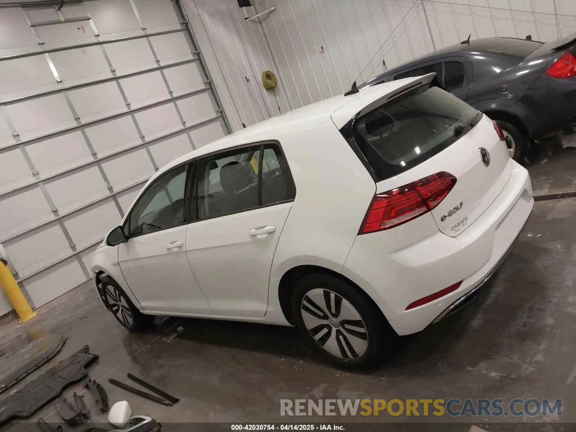 15 fotografías del automóvil dañado WVWKR7AU2KW907826 VOLKSWAGEN E-GOLF 2019