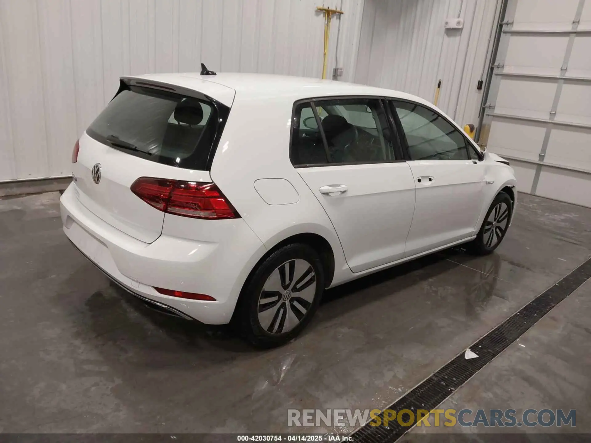 4 fotografías del automóvil dañado WVWKR7AU2KW907826 VOLKSWAGEN E-GOLF 2019