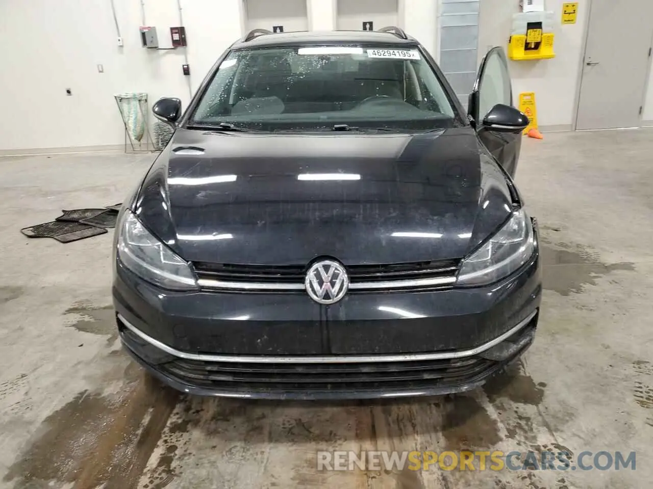 5 fotografías del automóvil dañado 3VW217AU7KM505546 VOLKSWAGEN GOLF 2019