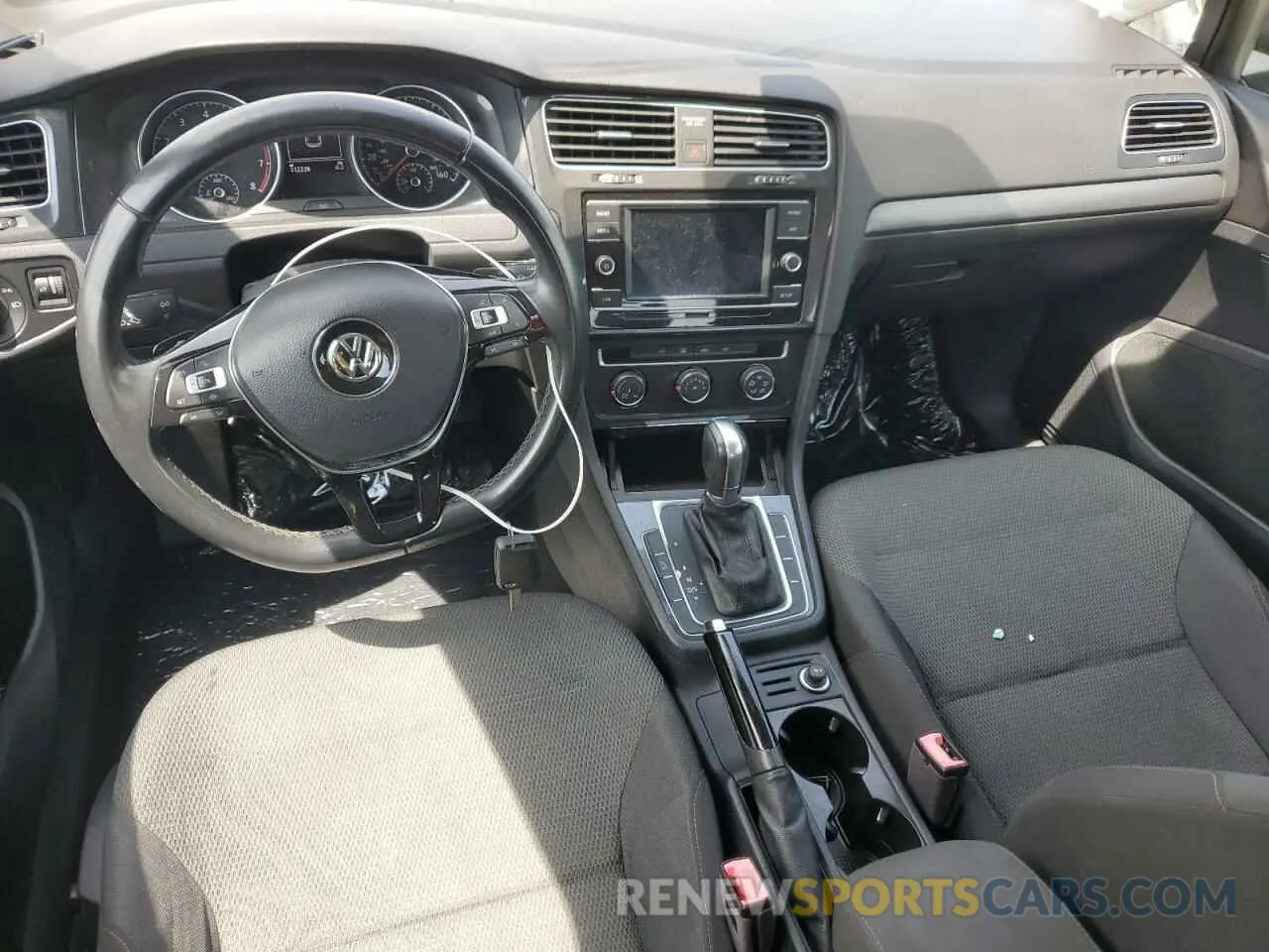 8 fotografías del automóvil dañado 3VWG57AU7KM013240 VOLKSWAGEN GOLF 2019
