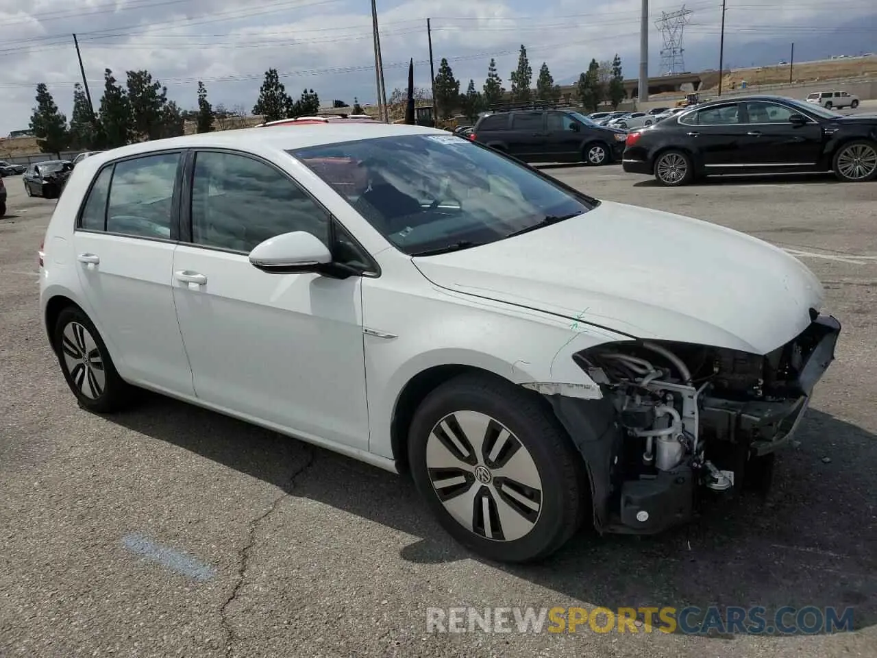 4 fotografías del automóvil dañado WVWPR7AU6KW913862 VOLKSWAGEN GOLF 2019