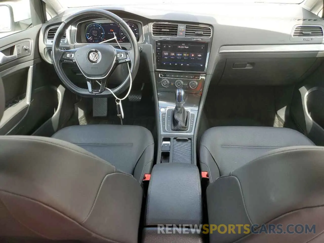 8 fotografías del automóvil dañado WVWPR7AU6KW913862 VOLKSWAGEN GOLF 2019