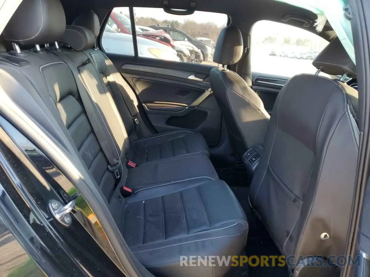 10 fotografías del automóvil dañado WVWVA7AU4KW228628 VOLKSWAGEN GOLF 2019