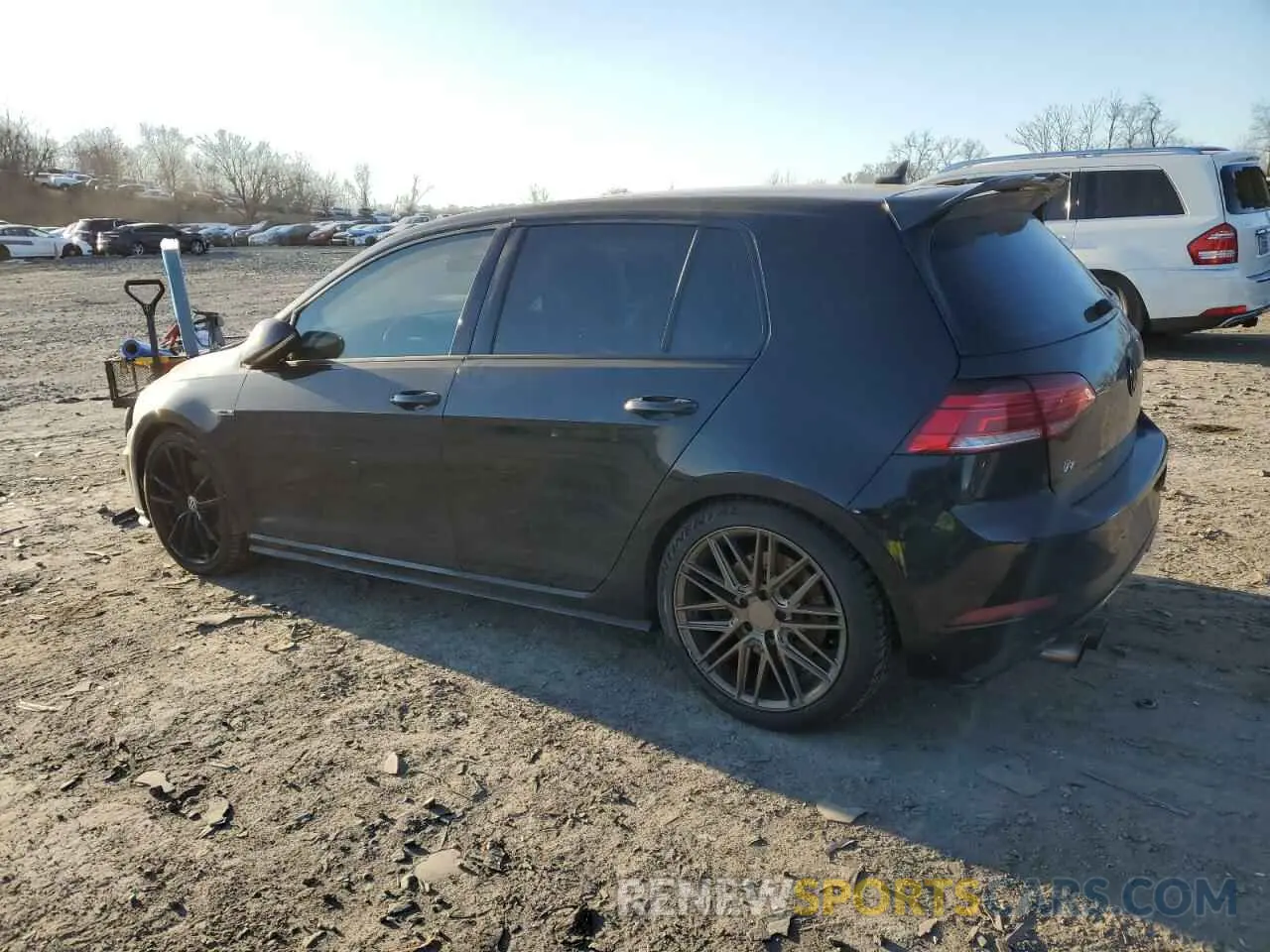 2 fotografías del automóvil dañado WVWVA7AU4KW228628 VOLKSWAGEN GOLF 2019