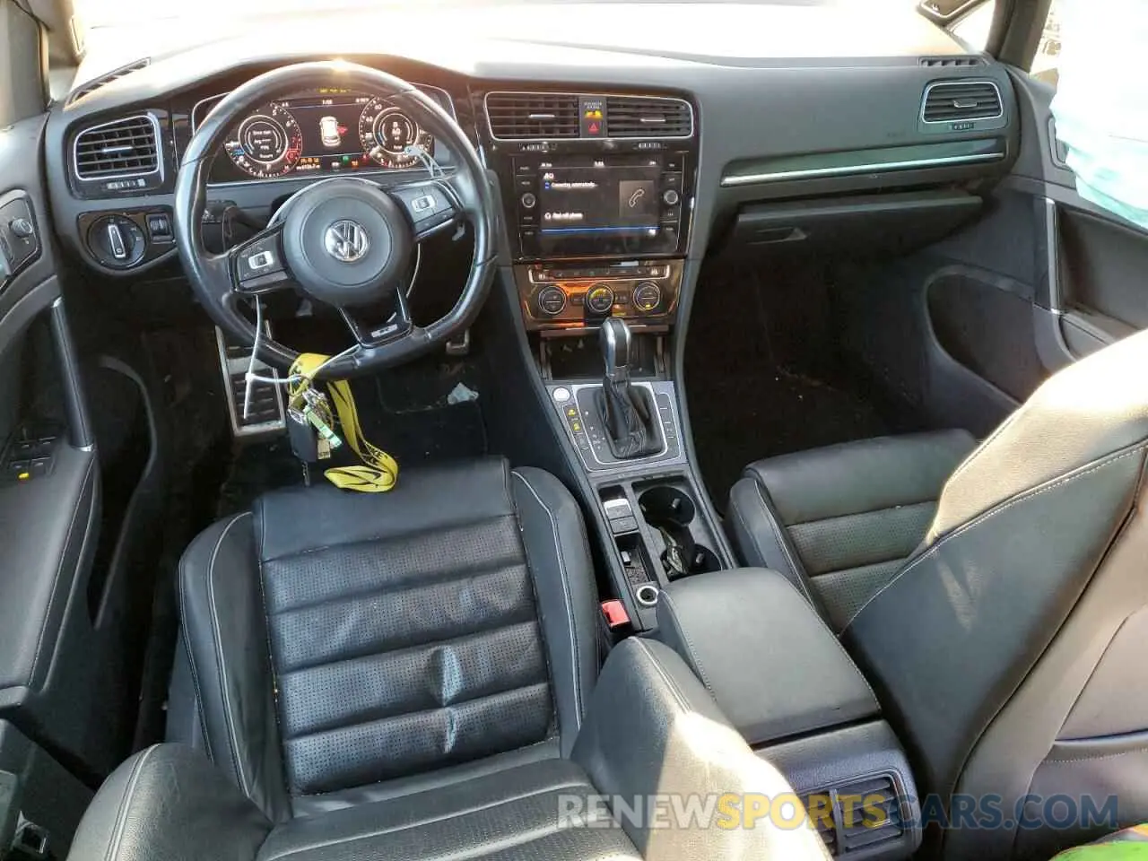 8 fotografías del automóvil dañado WVWVA7AU4KW228628 VOLKSWAGEN GOLF 2019