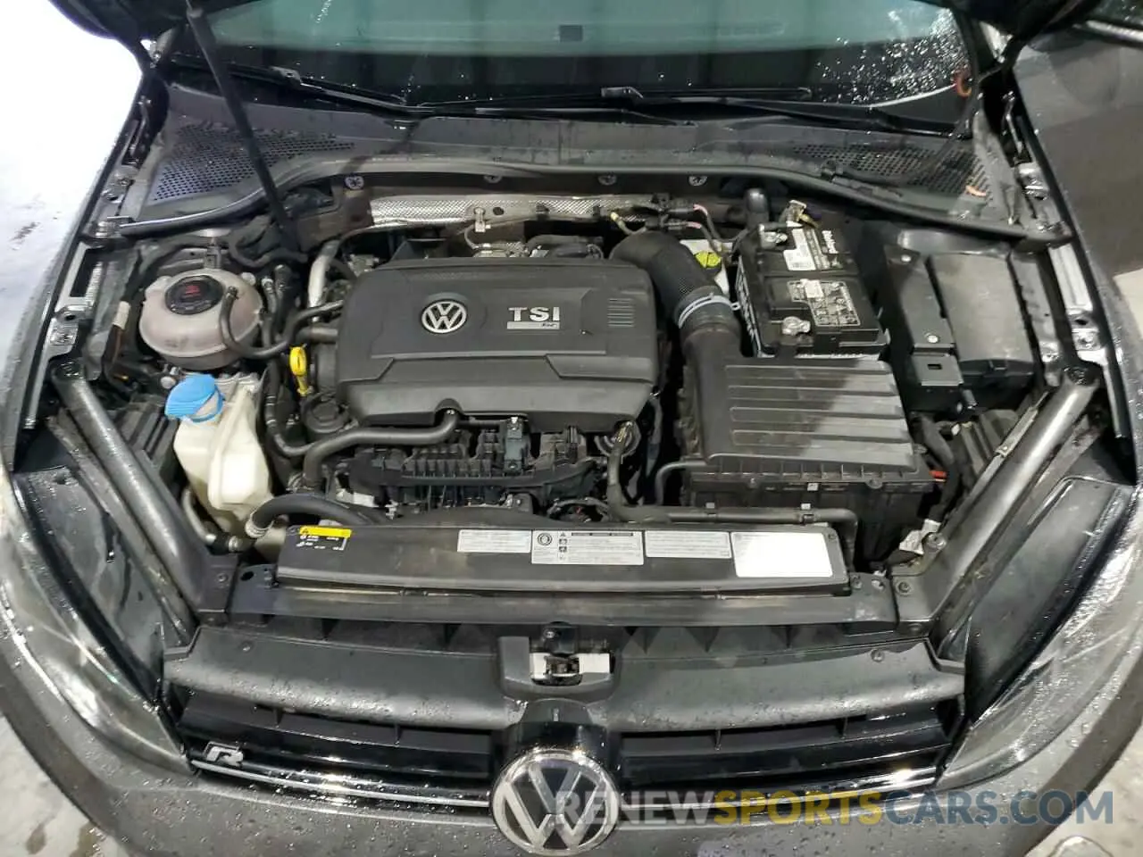 12 fotografías del automóvil dañado WVWWA7AU4KW225264 VOLKSWAGEN GOLF 2019