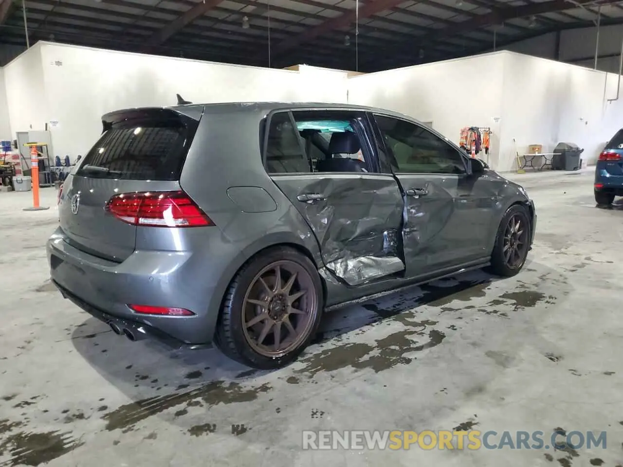3 fotografías del automóvil dañado WVWWA7AU4KW225264 VOLKSWAGEN GOLF 2019