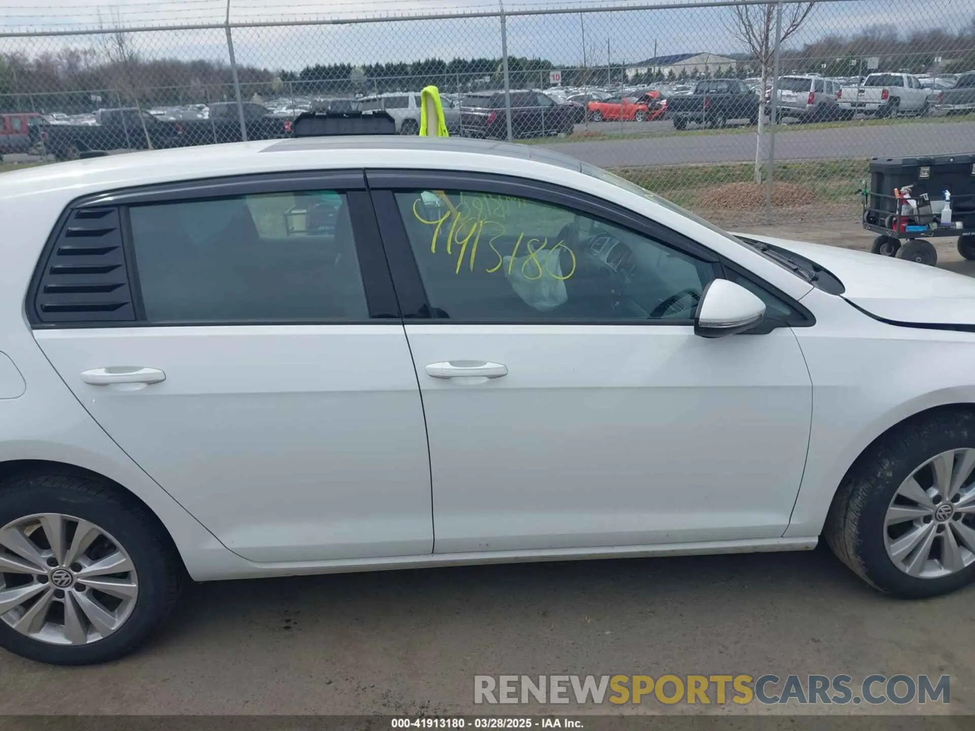 13 fotografías del automóvil dañado 3VWG57AU0LM004011 VOLKSWAGEN GOLF 2020