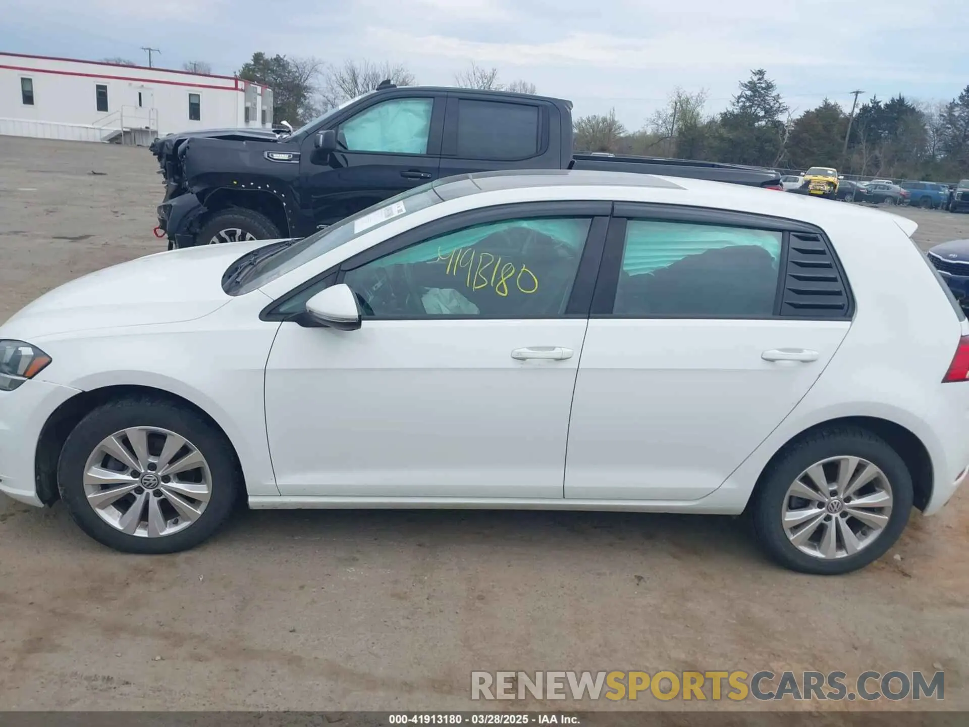 14 fotografías del automóvil dañado 3VWG57AU0LM004011 VOLKSWAGEN GOLF 2020