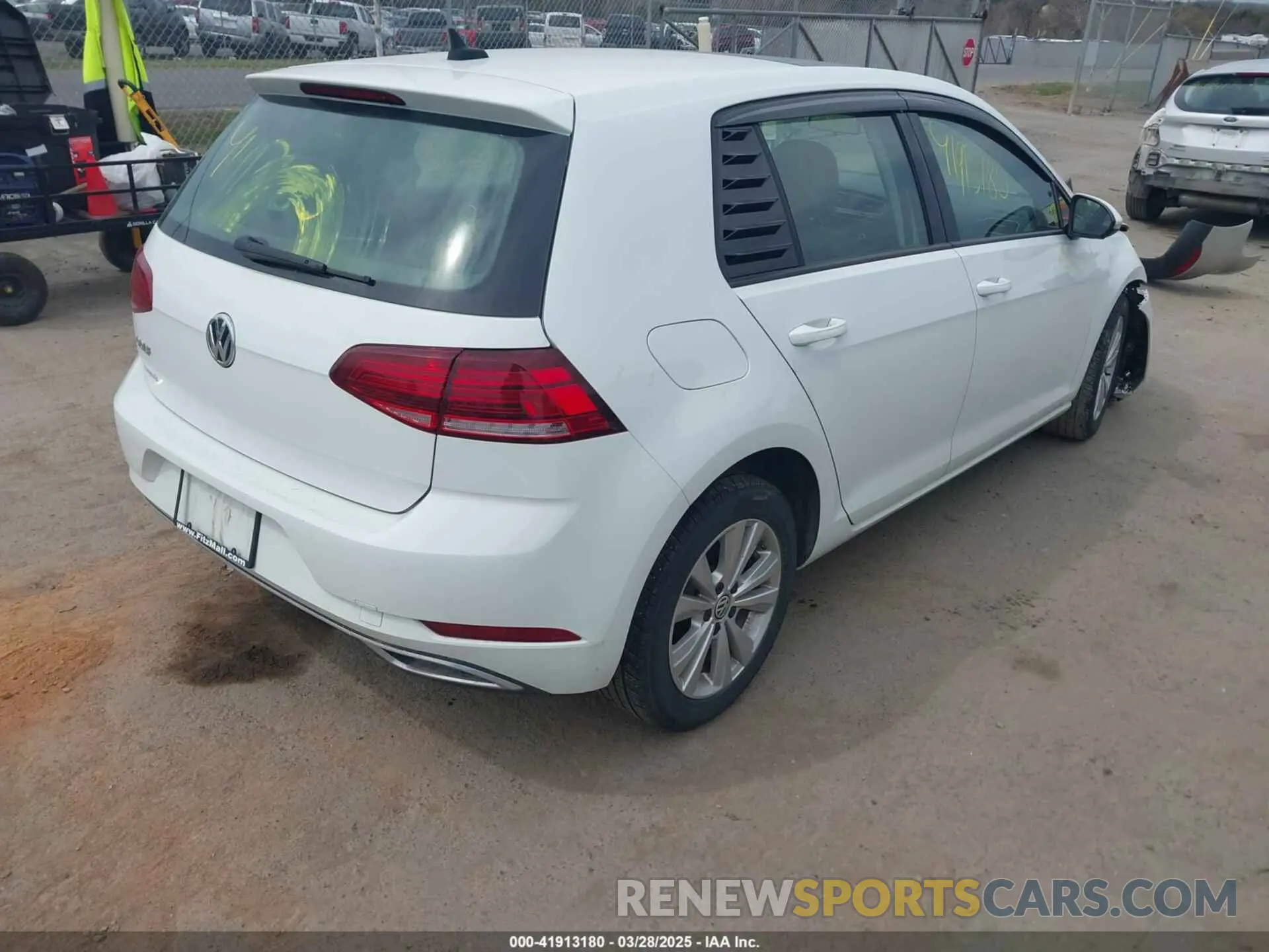 4 fotografías del automóvil dañado 3VWG57AU0LM004011 VOLKSWAGEN GOLF 2020