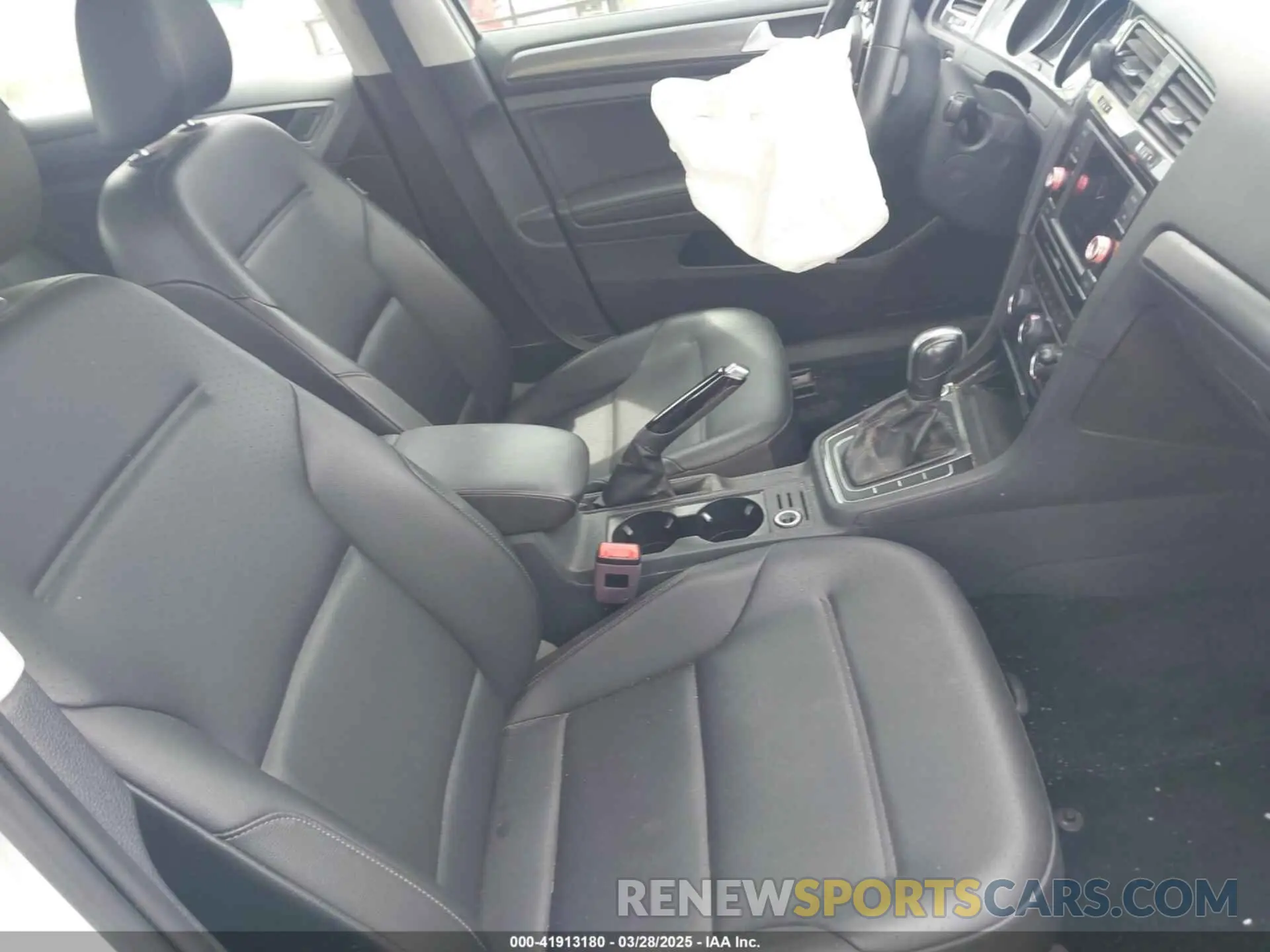 5 fotografías del automóvil dañado 3VWG57AU0LM004011 VOLKSWAGEN GOLF 2020