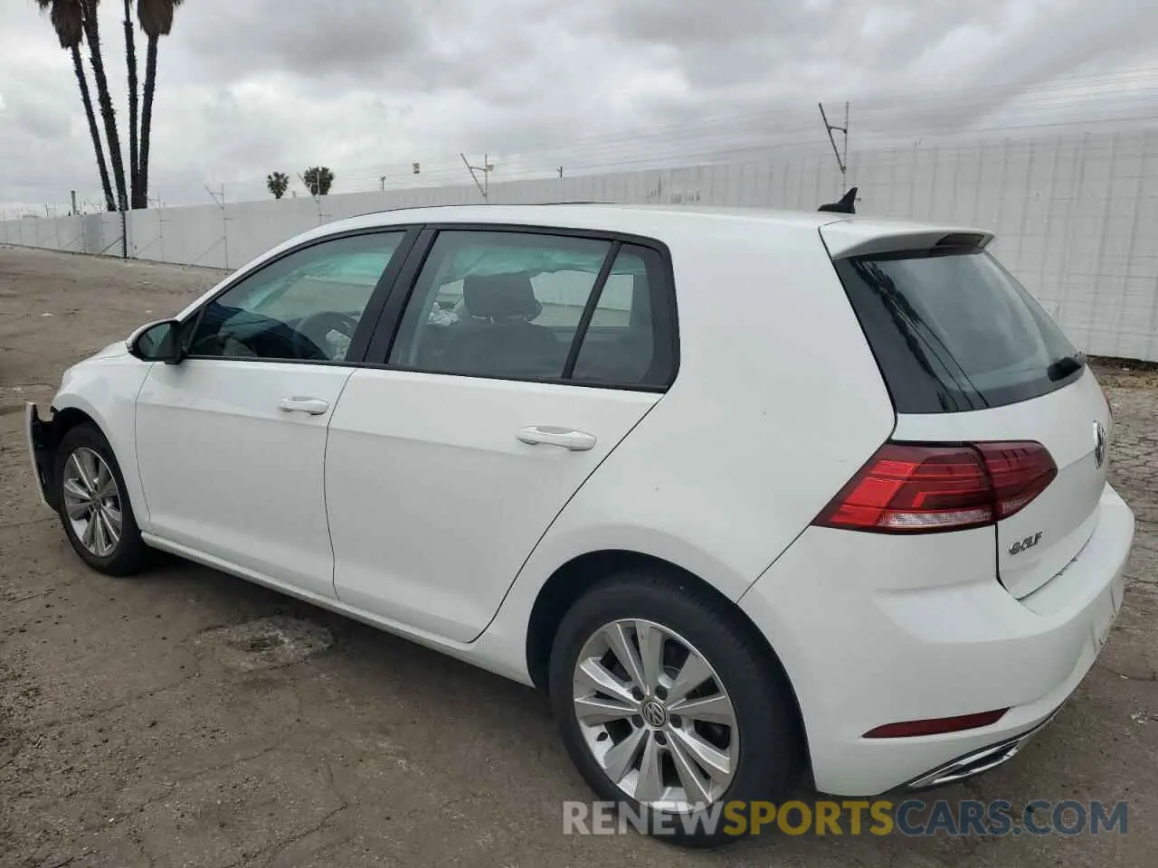 2 fotografías del automóvil dañado 3VWG57AU1LM009105 VOLKSWAGEN GOLF 2020