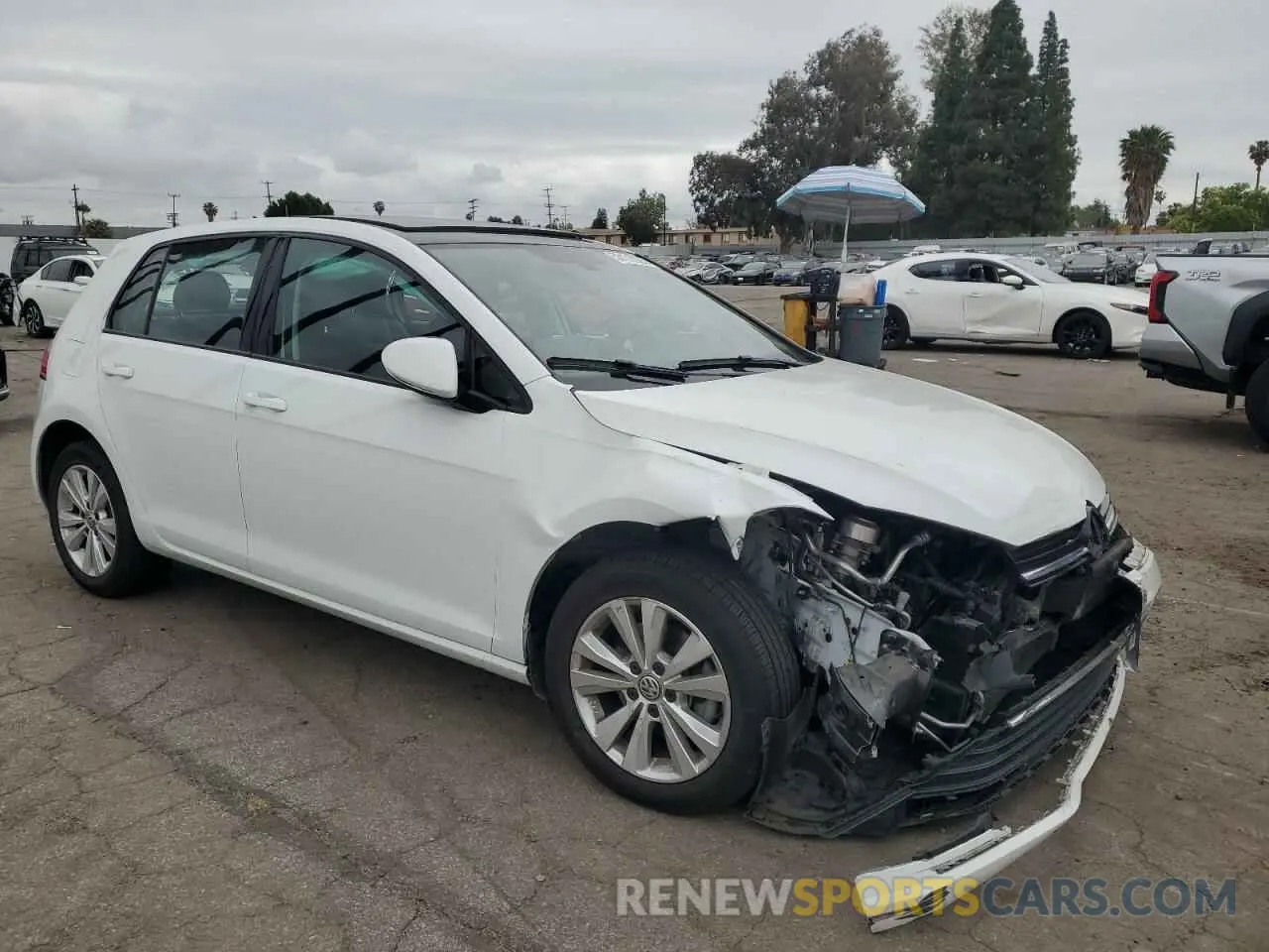 4 fotografías del automóvil dañado 3VWG57AU1LM009105 VOLKSWAGEN GOLF 2020