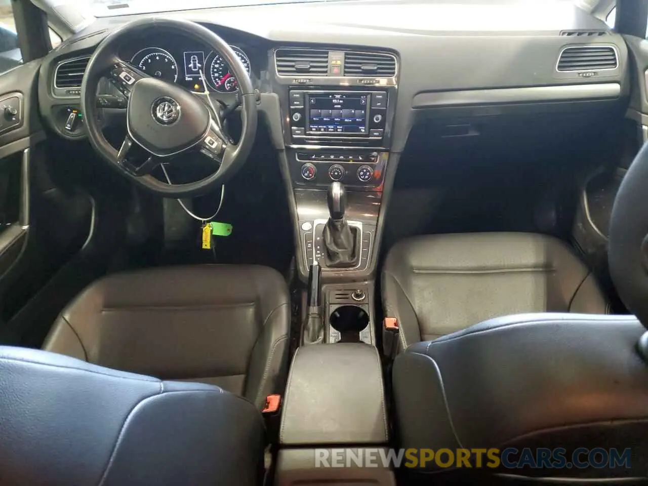 8 fotografías del automóvil dañado 3VWG57AU7LM000411 VOLKSWAGEN GOLF 2020