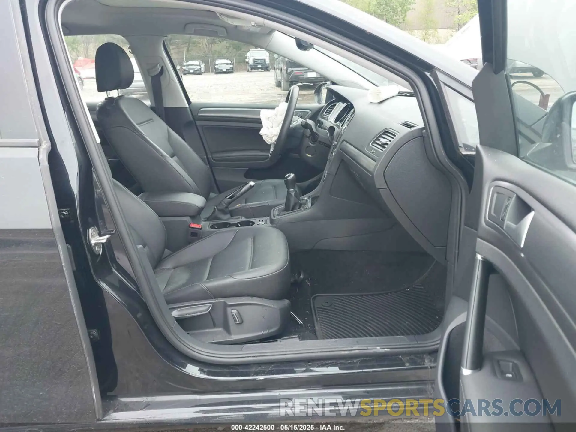 5 fotografías del automóvil dañado 3VWW57AU2LM009352 VOLKSWAGEN GOLF 2020