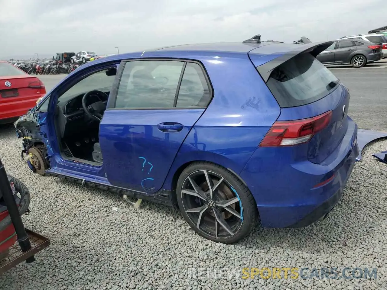 2 fotografías del automóvil dañado WVWFB7CD2RW157888 VOLKSWAGEN GOLF 2024