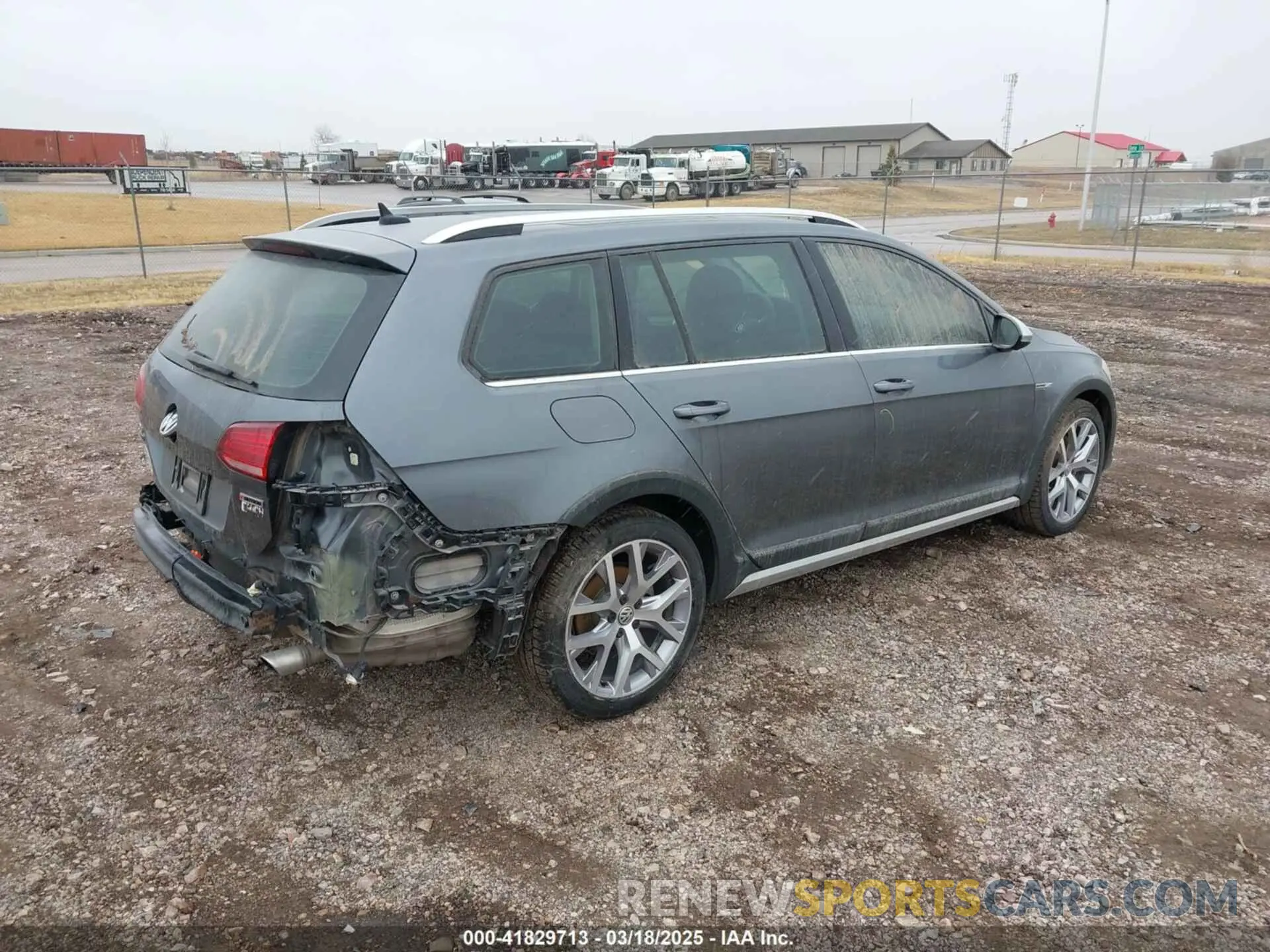 4 fotografías del automóvil dañado 3VWH17AU7KM520624 VOLKSWAGEN GOLF ALLTRACK 2019