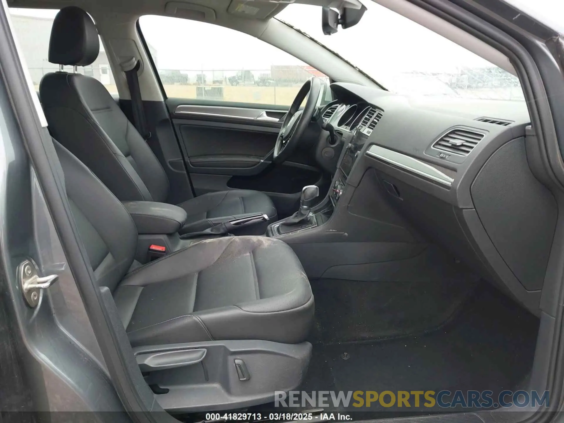5 fotografías del automóvil dañado 3VWH17AU7KM520624 VOLKSWAGEN GOLF ALLTRACK 2019