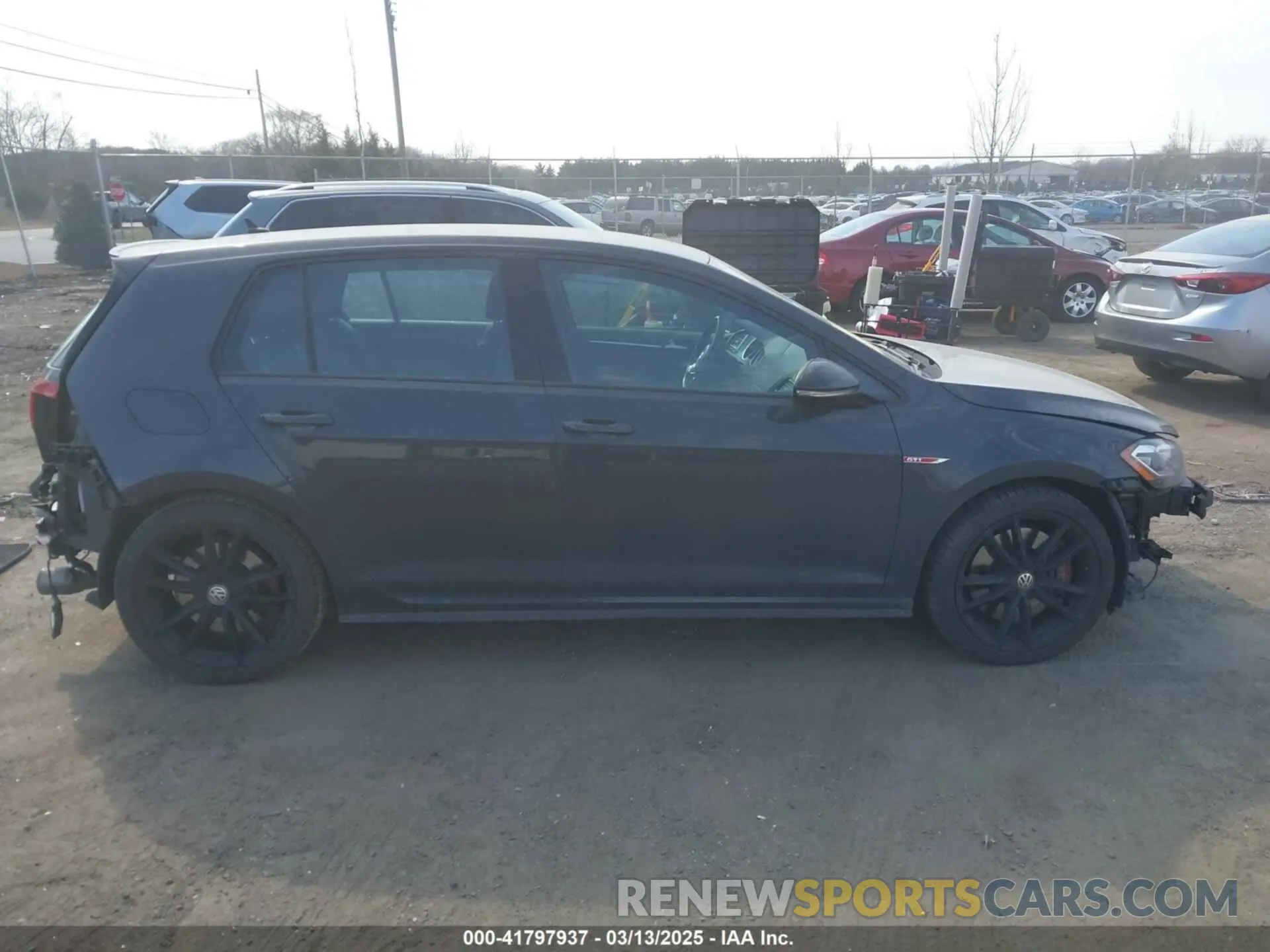 14 fotografías del automóvil dañado 3VW5T7AU3KM005374 VOLKSWAGEN GOLF GTI 2019