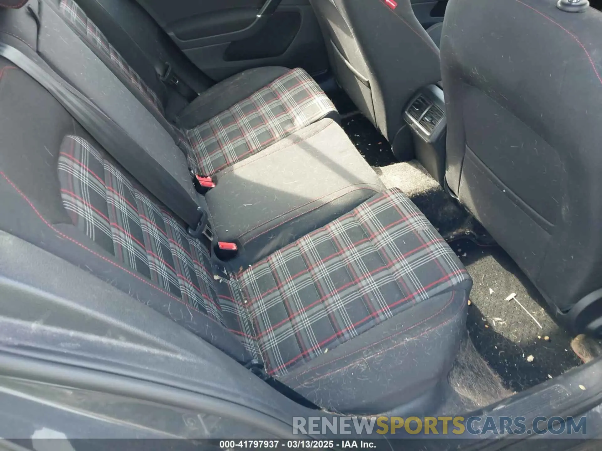 8 fotografías del automóvil dañado 3VW5T7AU3KM005374 VOLKSWAGEN GOLF GTI 2019