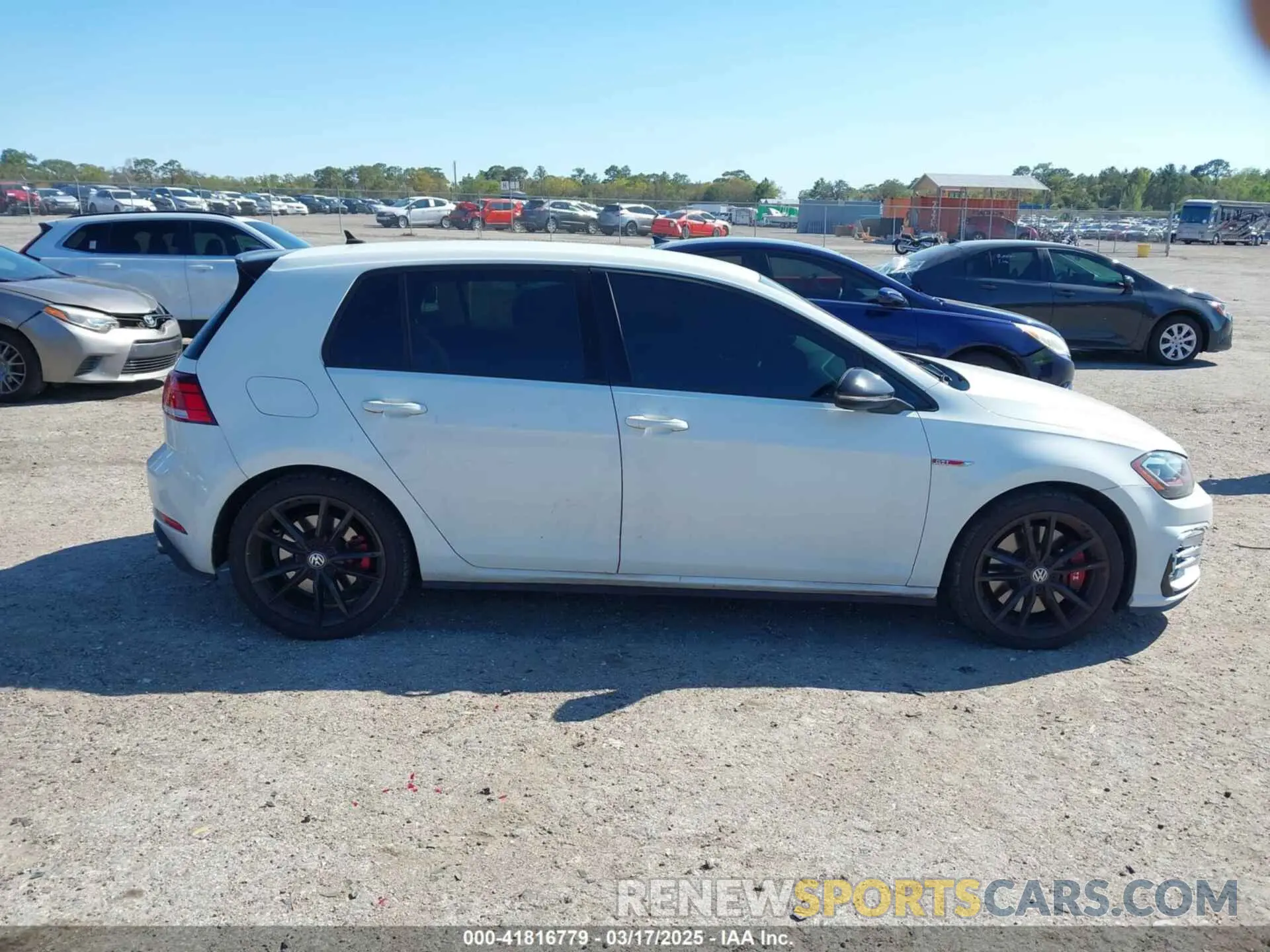 14 fotografías del automóvil dañado 3VW6T7AU2KM016435 VOLKSWAGEN GOLF GTI 2019