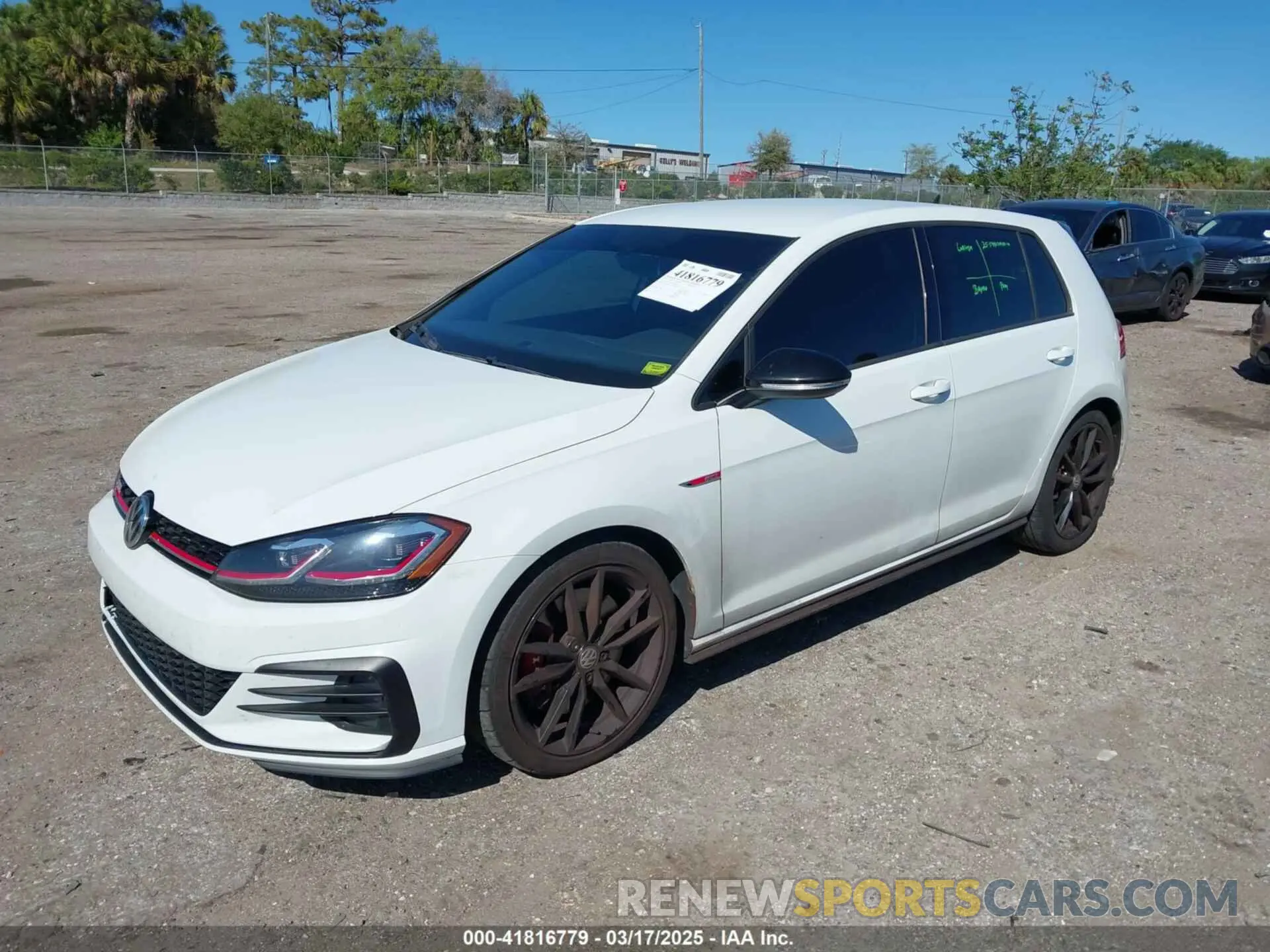 2 fotografías del automóvil dañado 3VW6T7AU2KM016435 VOLKSWAGEN GOLF GTI 2019