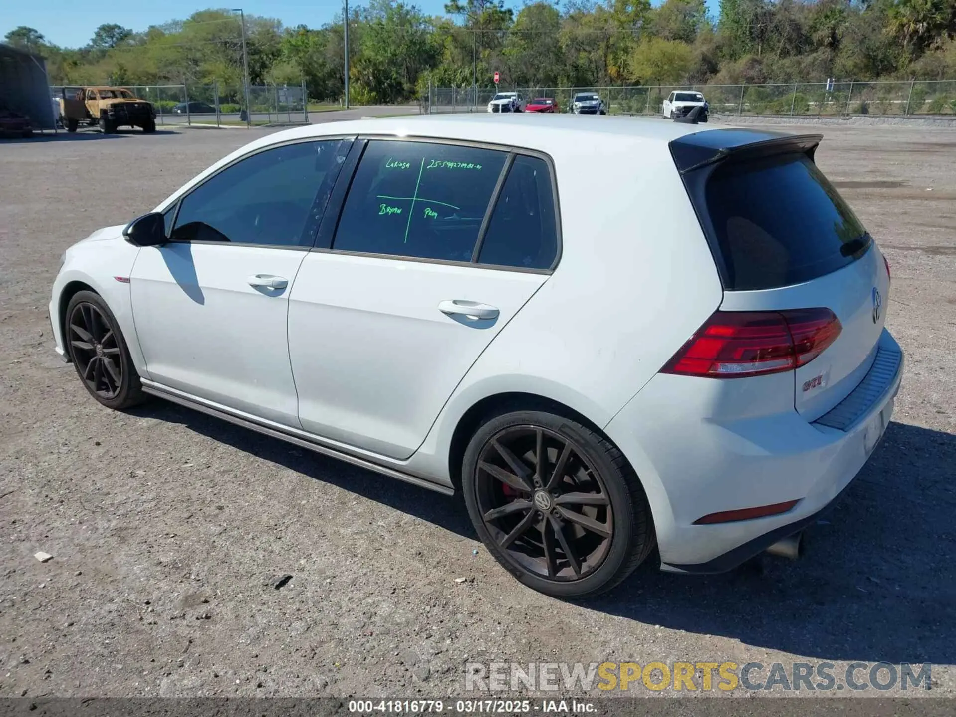 3 fotografías del automóvil dañado 3VW6T7AU2KM016435 VOLKSWAGEN GOLF GTI 2019