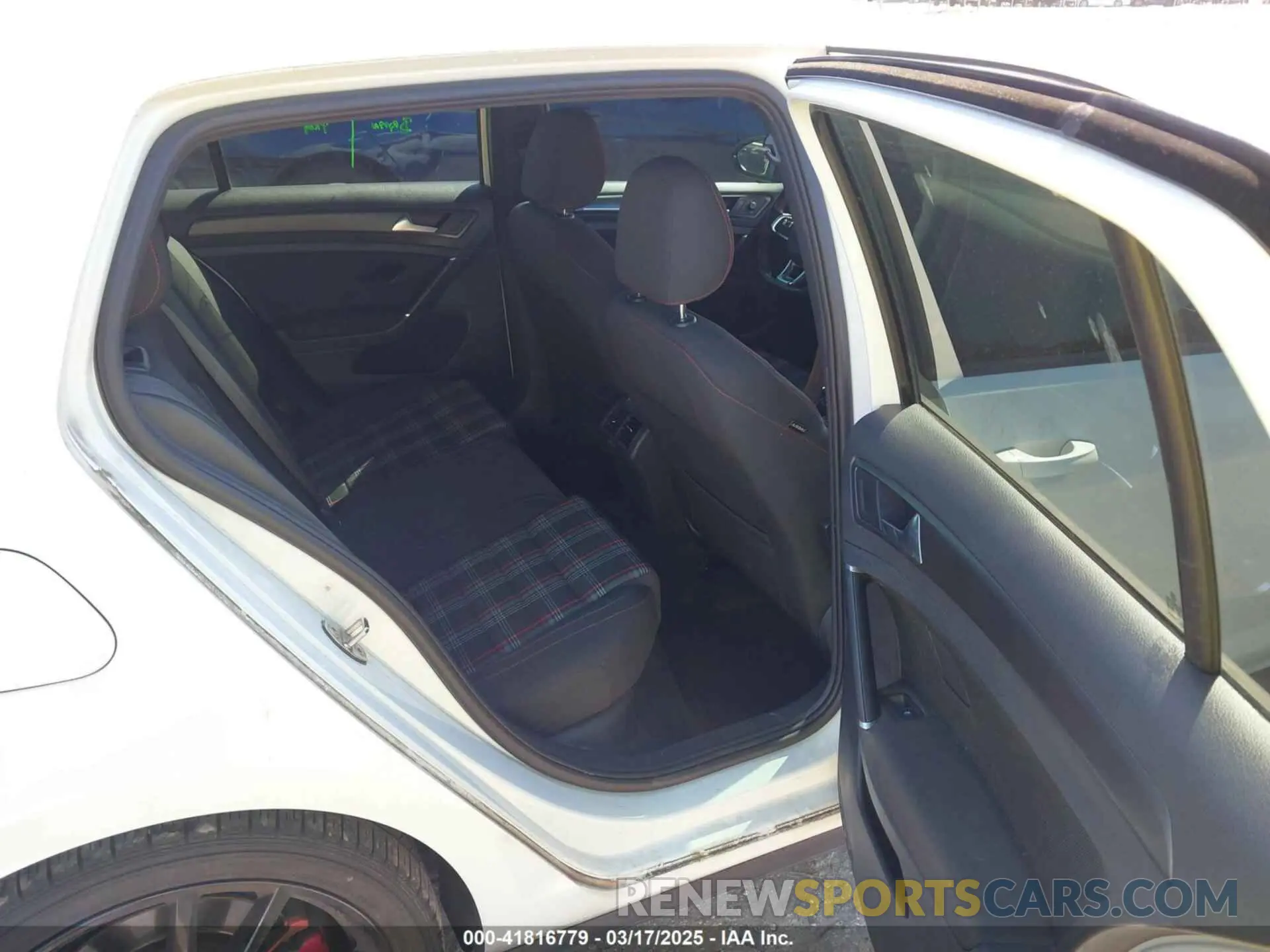 8 fotografías del automóvil dañado 3VW6T7AU2KM016435 VOLKSWAGEN GOLF GTI 2019
