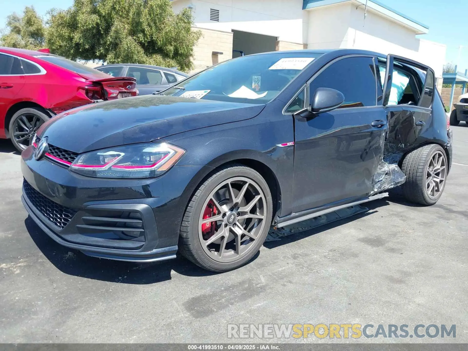 2 fotografías del automóvil dañado 3VW6T7AU6KM016583 VOLKSWAGEN GOLF GTI 2019