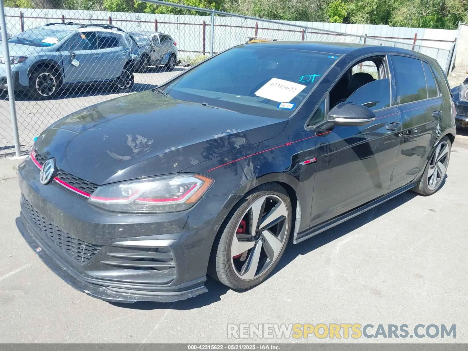 2 fotografías del automóvil dañado 3VW6T7AU1LM016606 VOLKSWAGEN GOLF GTI 2020