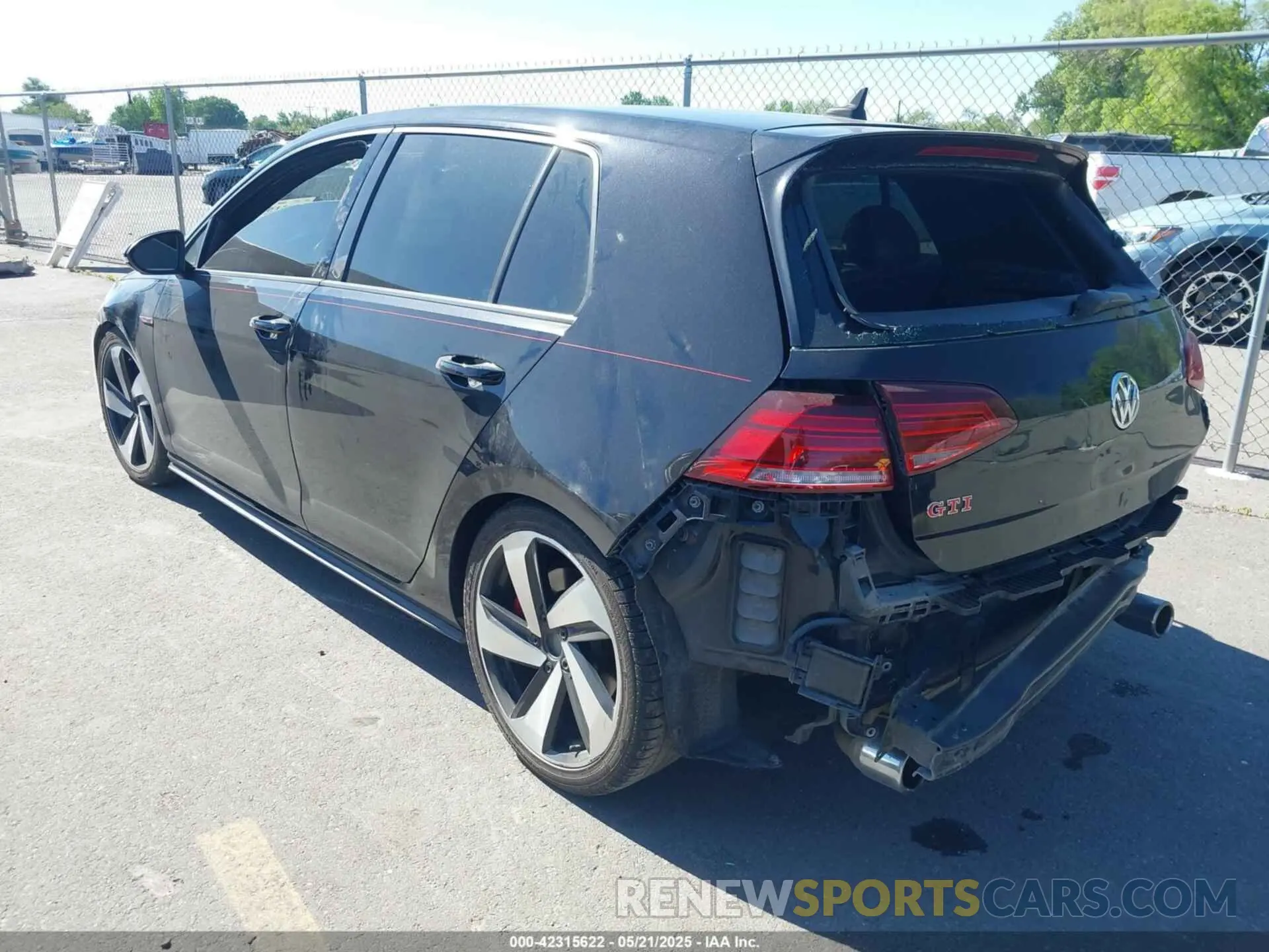 3 fotografías del automóvil dañado 3VW6T7AU1LM016606 VOLKSWAGEN GOLF GTI 2020