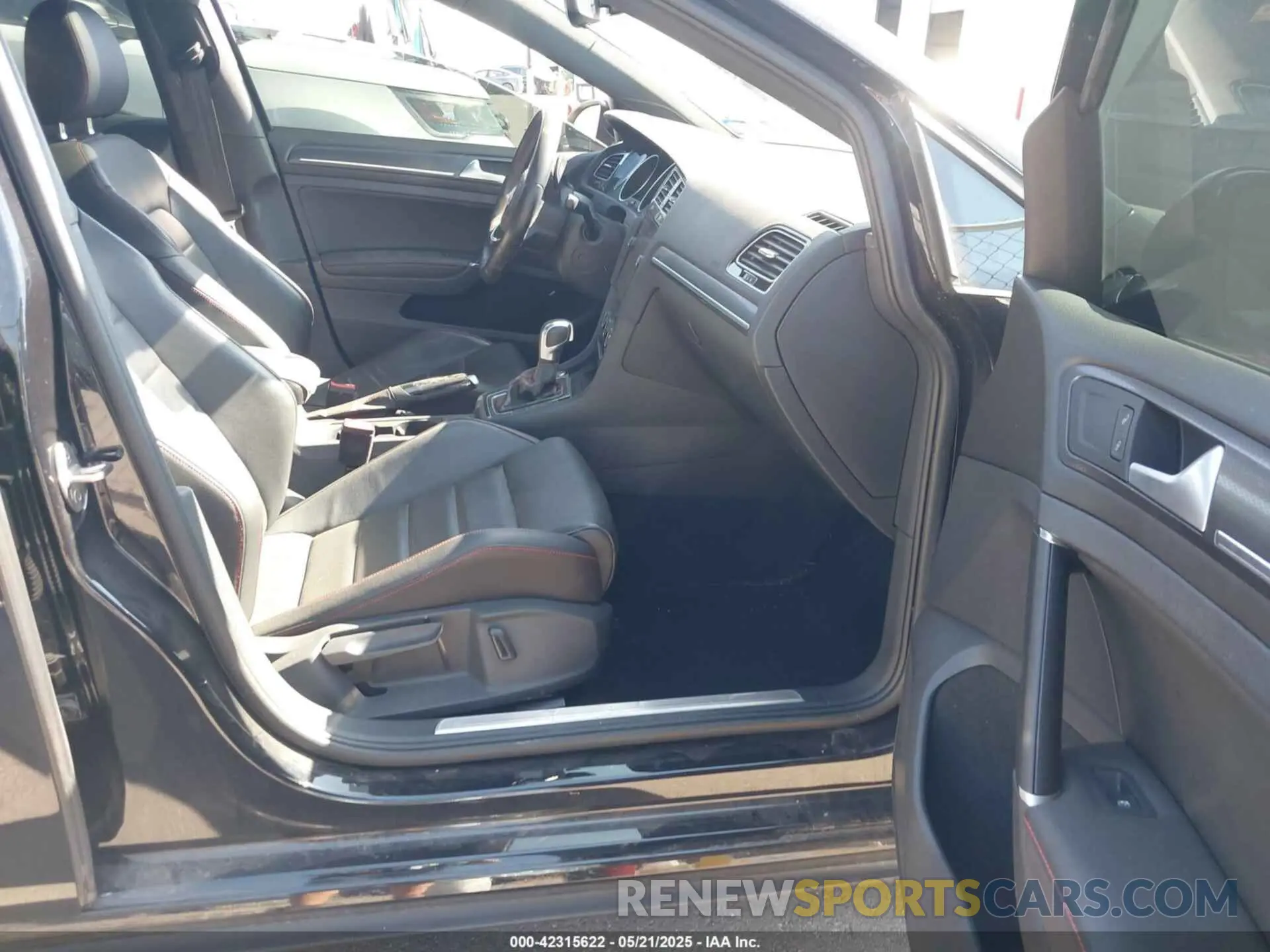5 fotografías del automóvil dañado 3VW6T7AU1LM016606 VOLKSWAGEN GOLF GTI 2020