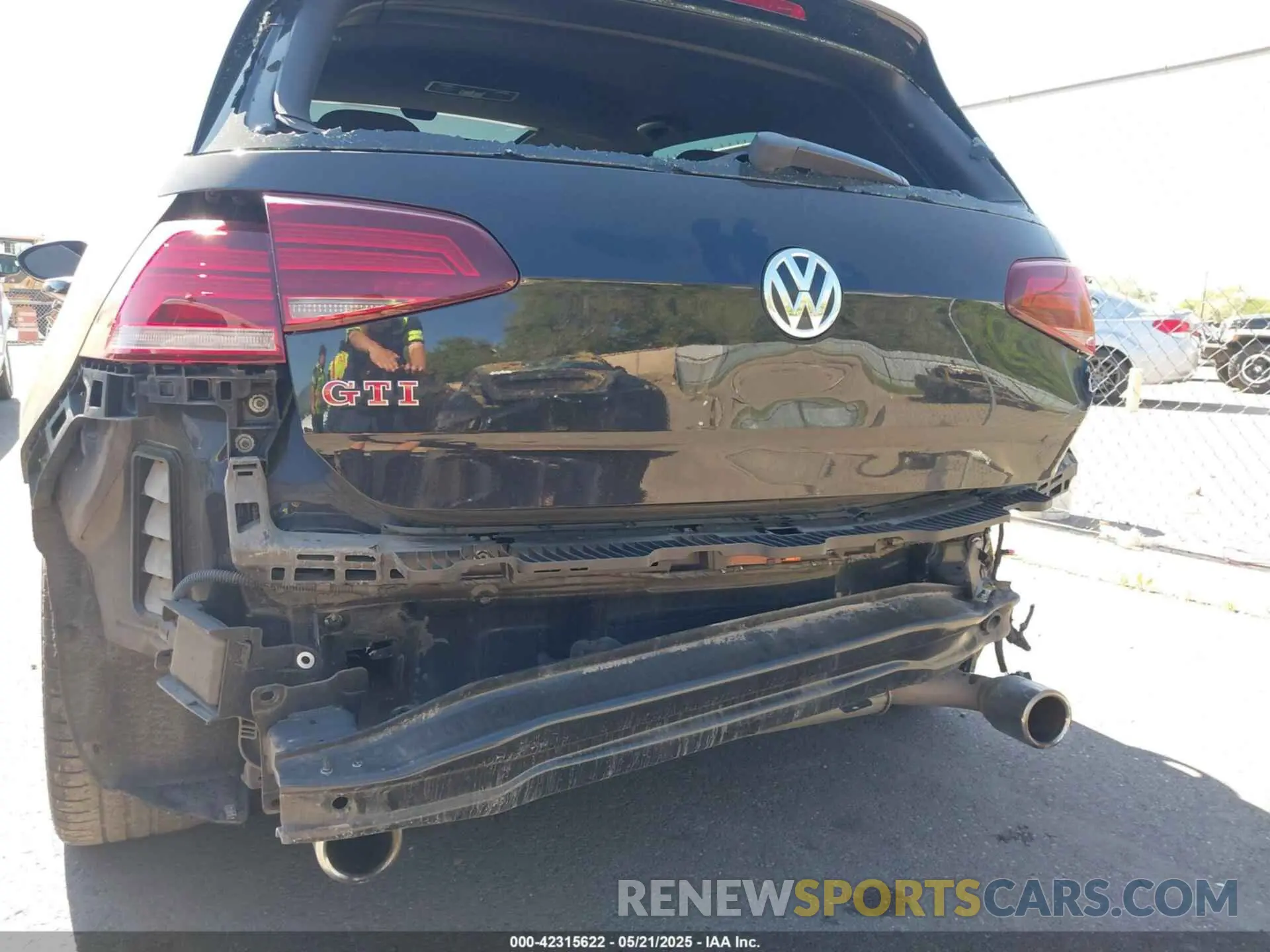 6 fotografías del automóvil dañado 3VW6T7AU1LM016606 VOLKSWAGEN GOLF GTI 2020