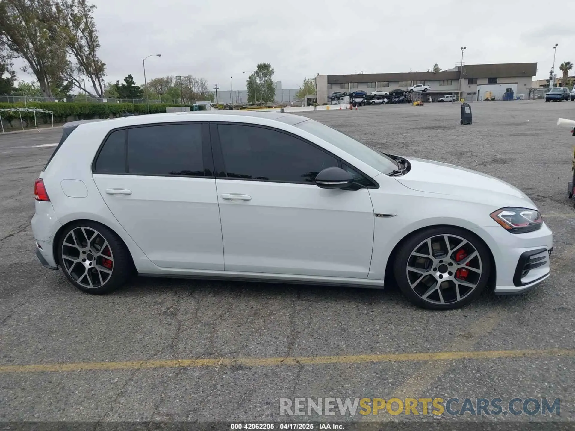 13 fotografías del automóvil dañado 3VW6T7AU4LM017510 VOLKSWAGEN GOLF GTI 2020