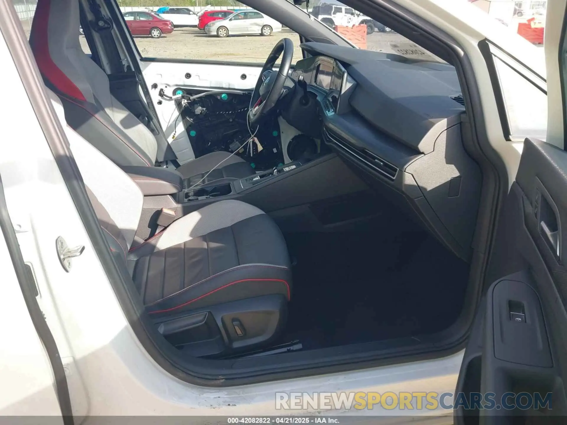 5 fotografías del automóvil dañado WVW387CD0NW220577 VOLKSWAGEN GOLF GTI 2022
