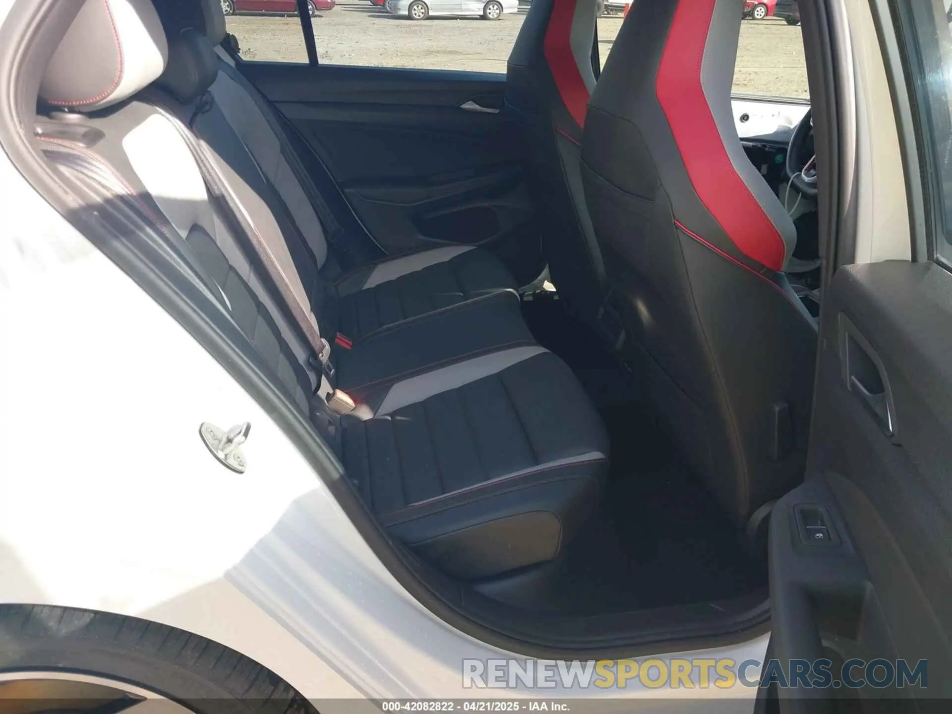 8 fotografías del automóvil dañado WVW387CD0NW220577 VOLKSWAGEN GOLF GTI 2022