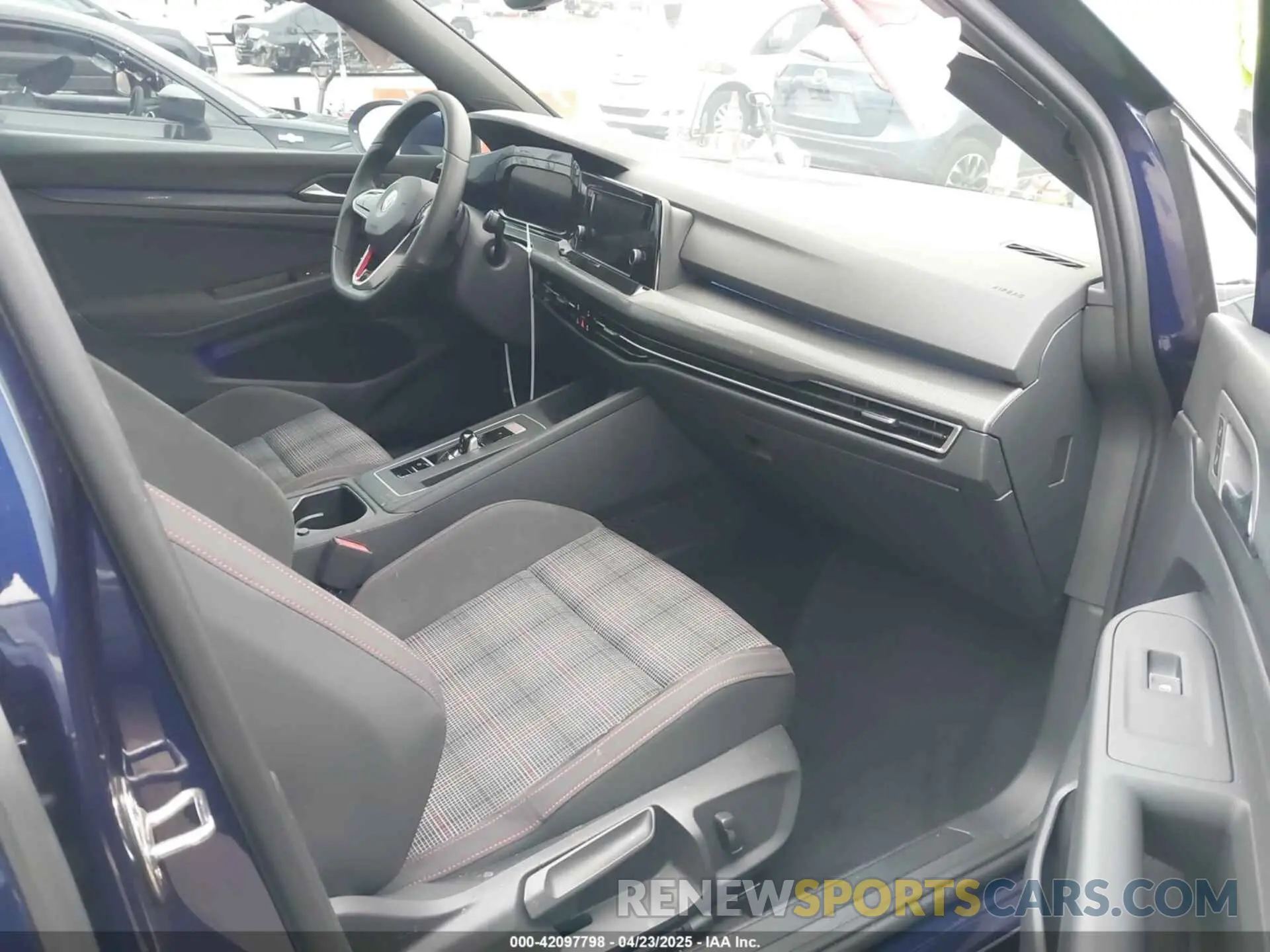 5 fotografías del automóvil dañado WVWG87CD8NW202183 VOLKSWAGEN GOLF GTI 2022