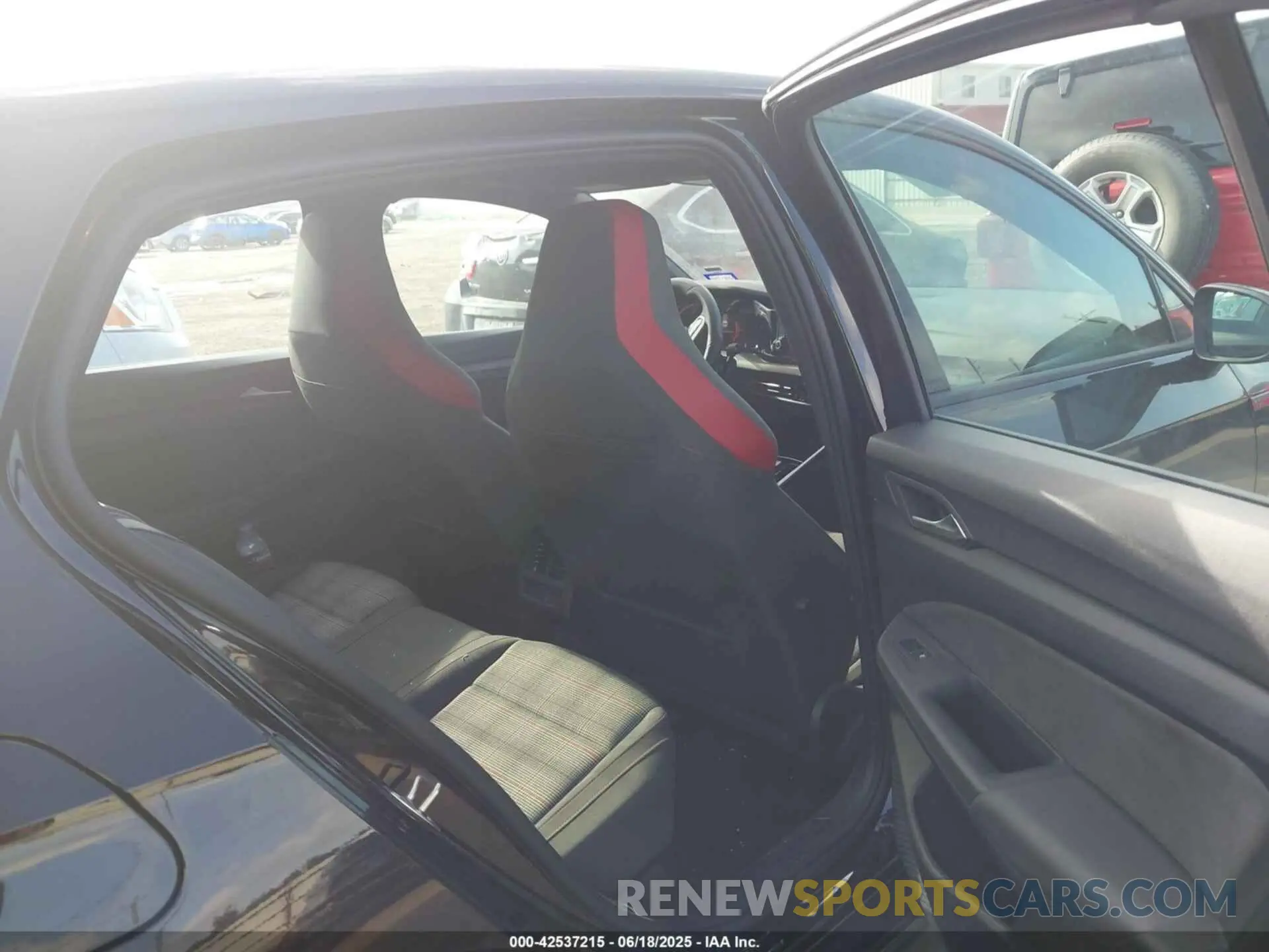 8 fotografías del automóvil dañado WVWGA7CD7RW219356 VOLKSWAGEN GOLF GTI 2024