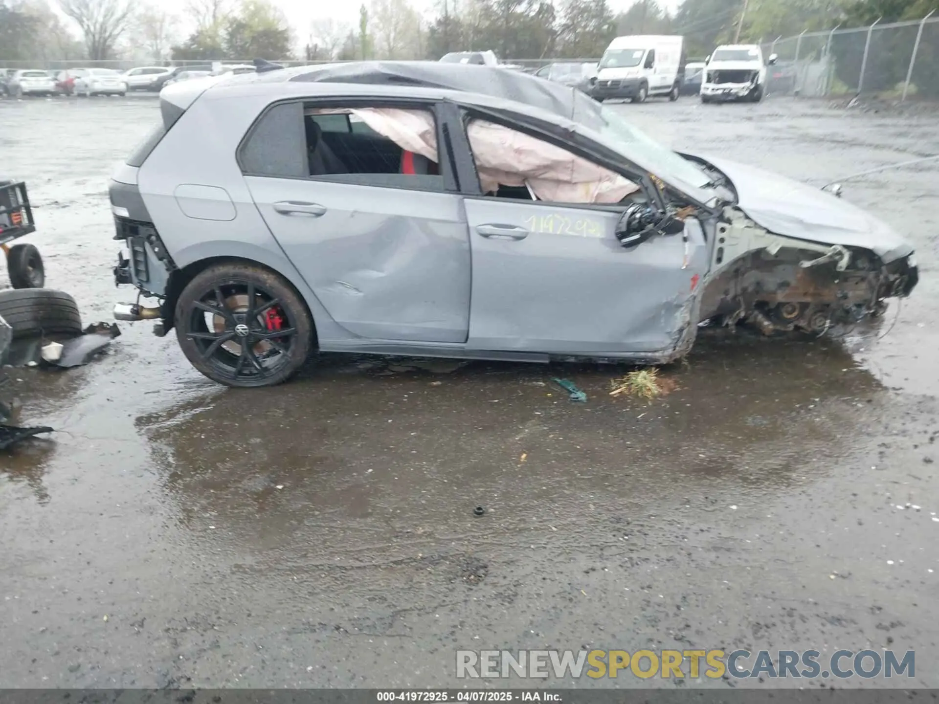 13 fotografías del automóvil dañado WVWHA7CD1RW135781 VOLKSWAGEN GOLF GTI 2024