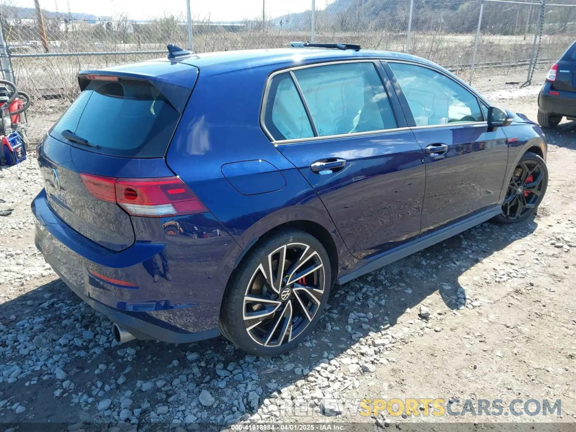 4 fotografías del automóvil dañado WVWVA7CDXRW148094 VOLKSWAGEN GOLF GTI 2024