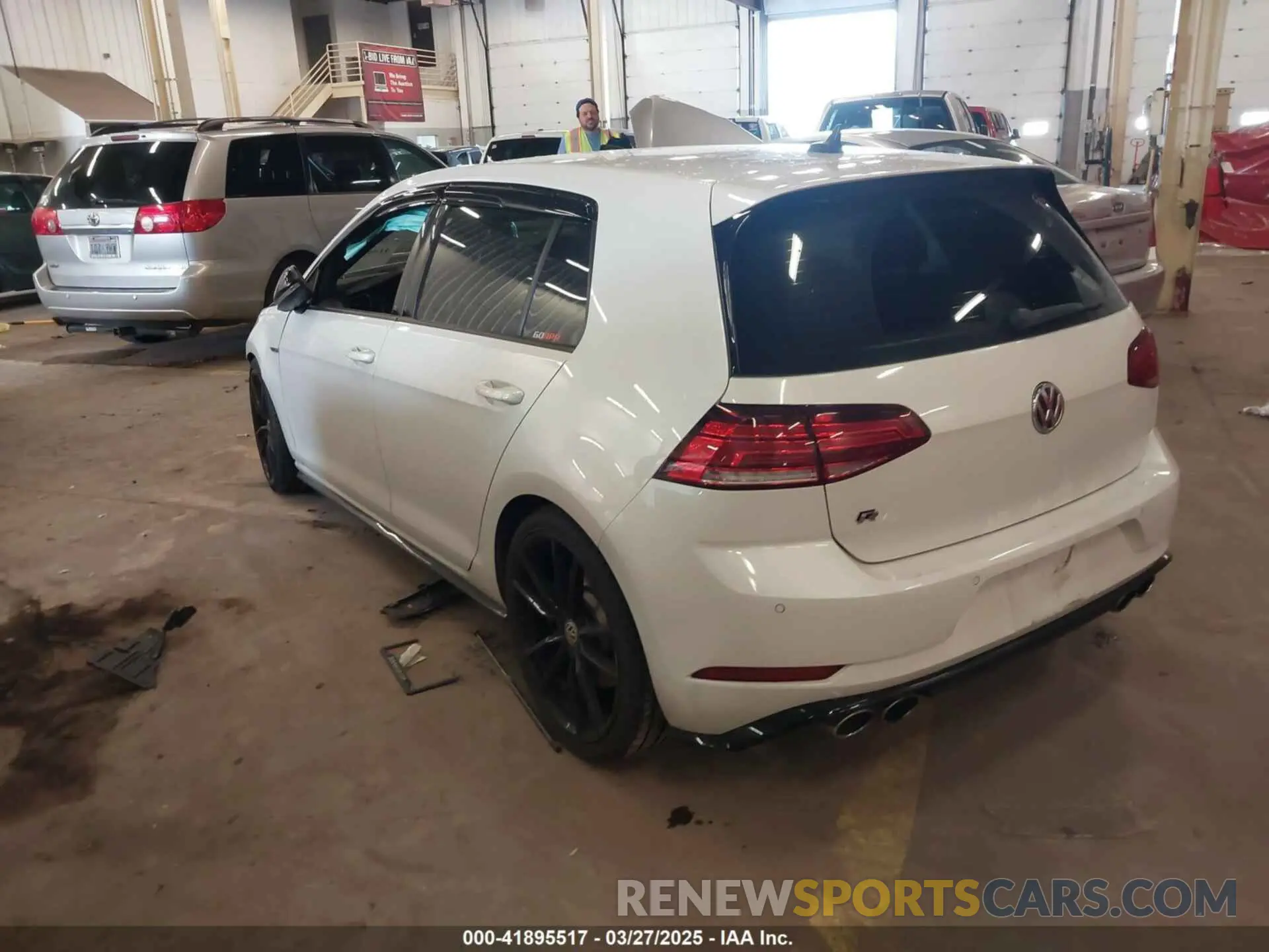 3 fotografías del automóvil dañado WVWVA7AU4KW219878 VOLKSWAGEN GOLF R 2019