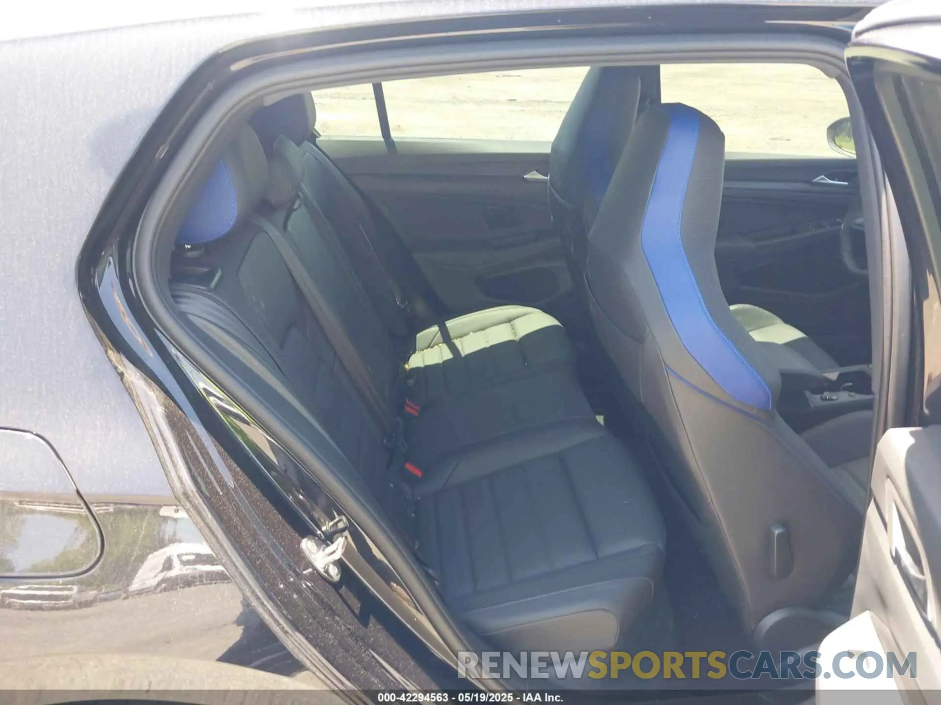 8 fotografías del automóvil dañado WVWEB7CD7RW158966 VOLKSWAGEN GOLF R 2024