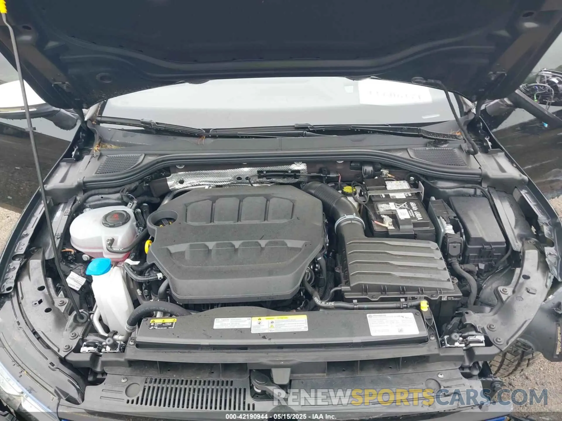 10 fotografías del automóvil dañado WVWFB7CD8RW225160 VOLKSWAGEN GOLF R 2024