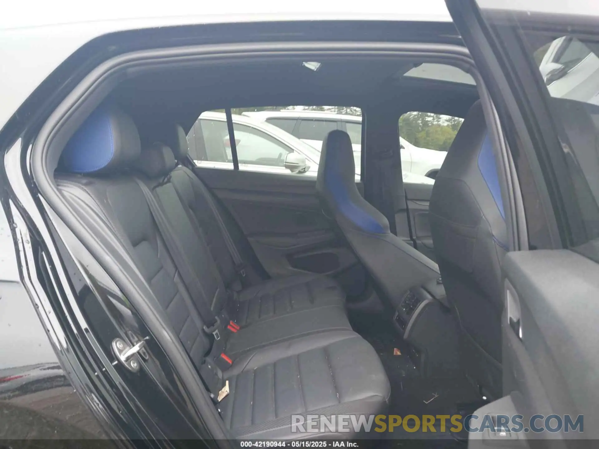 8 fotografías del automóvil dañado WVWFB7CD8RW225160 VOLKSWAGEN GOLF R 2024