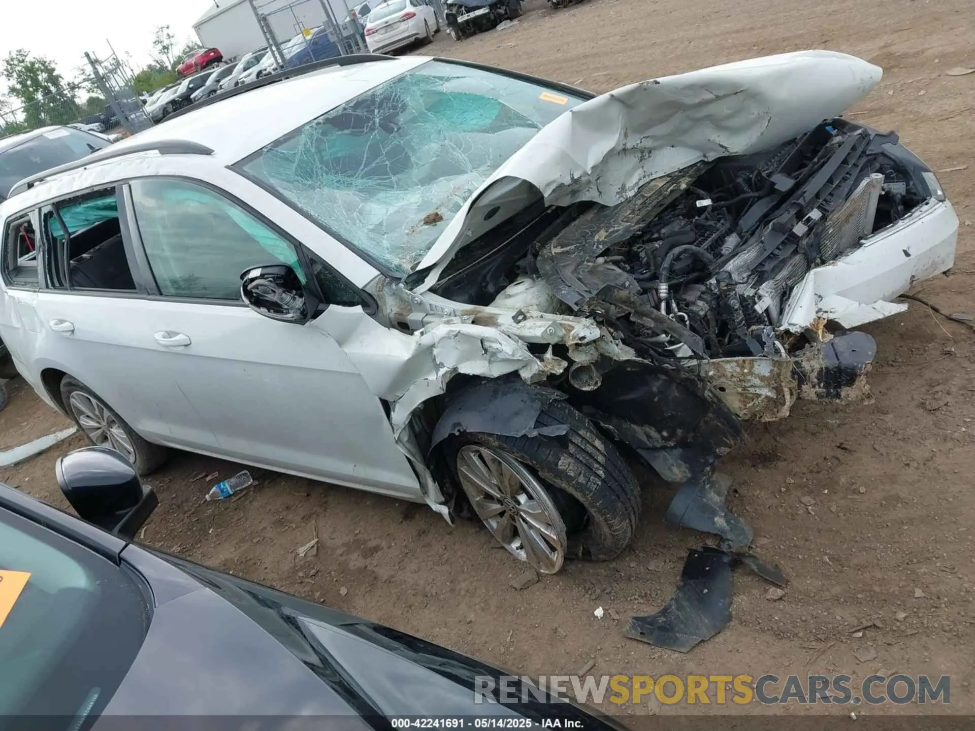 13 fotografías del automóvil dañado 3VW117AUXKM508467 VOLKSWAGEN GOLF SPORTWAGEN 2019