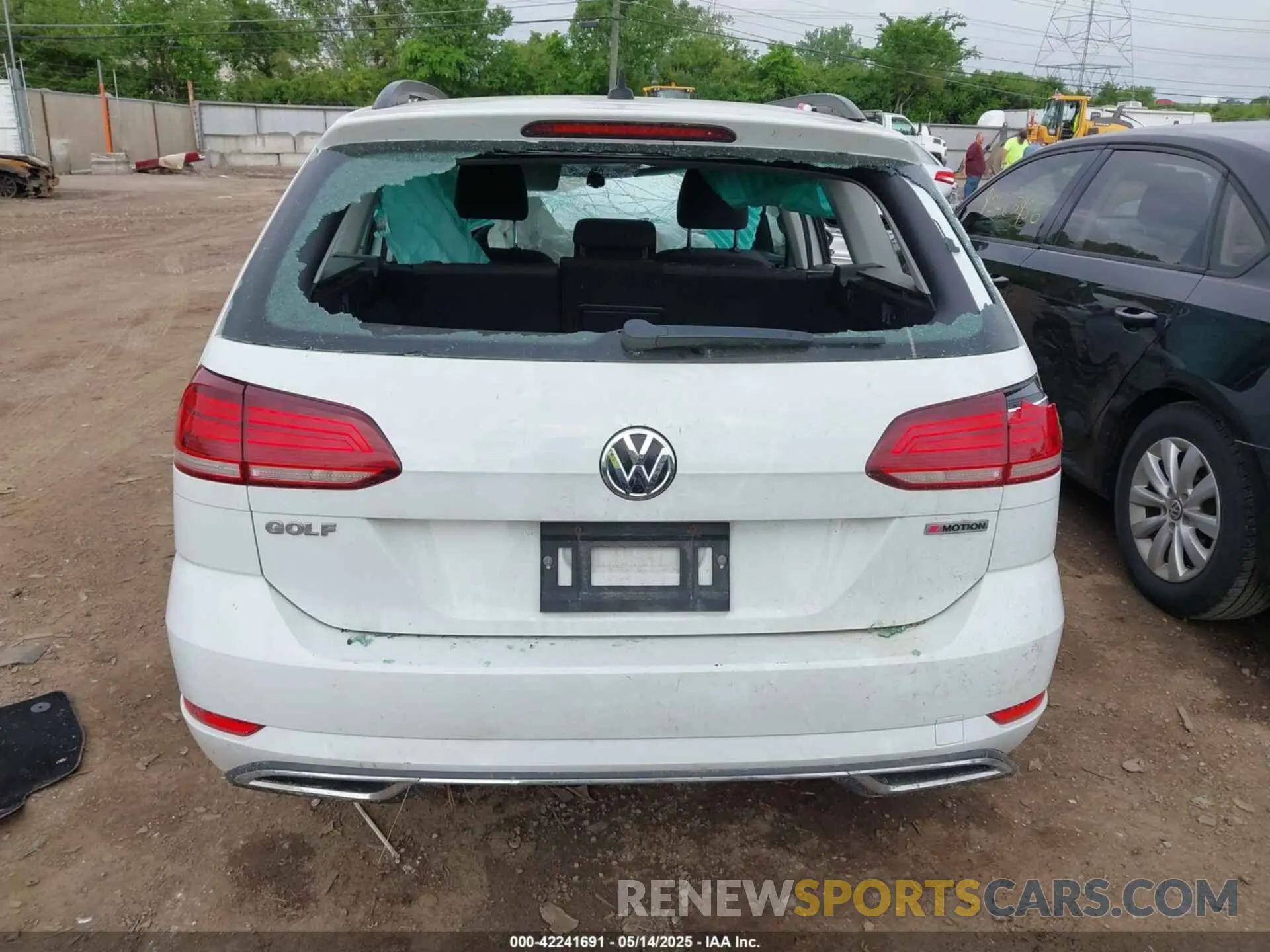 16 fotografías del automóvil dañado 3VW117AUXKM508467 VOLKSWAGEN GOLF SPORTWAGEN 2019